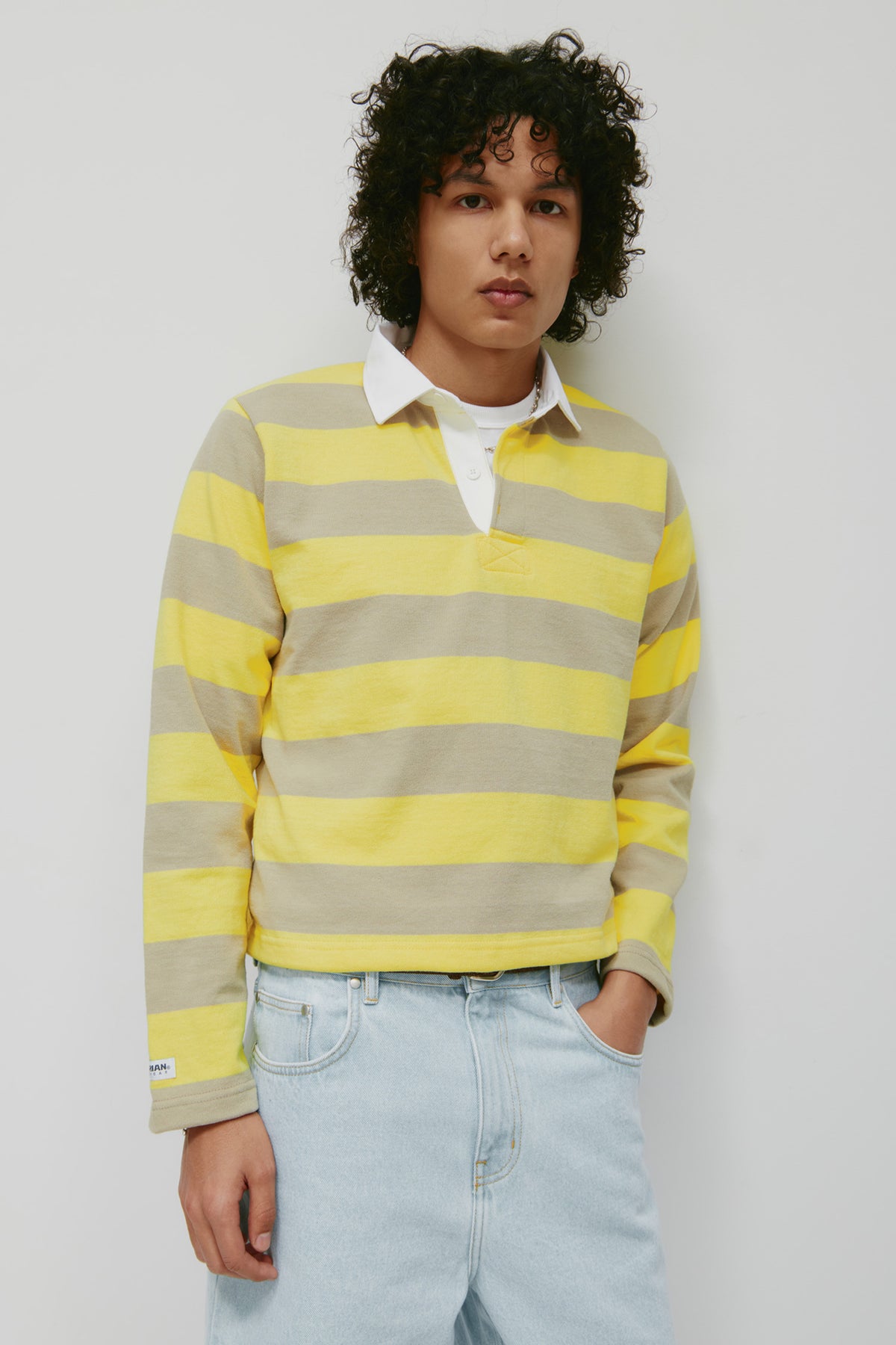 Model is 6’2” and is wearing a size XL.