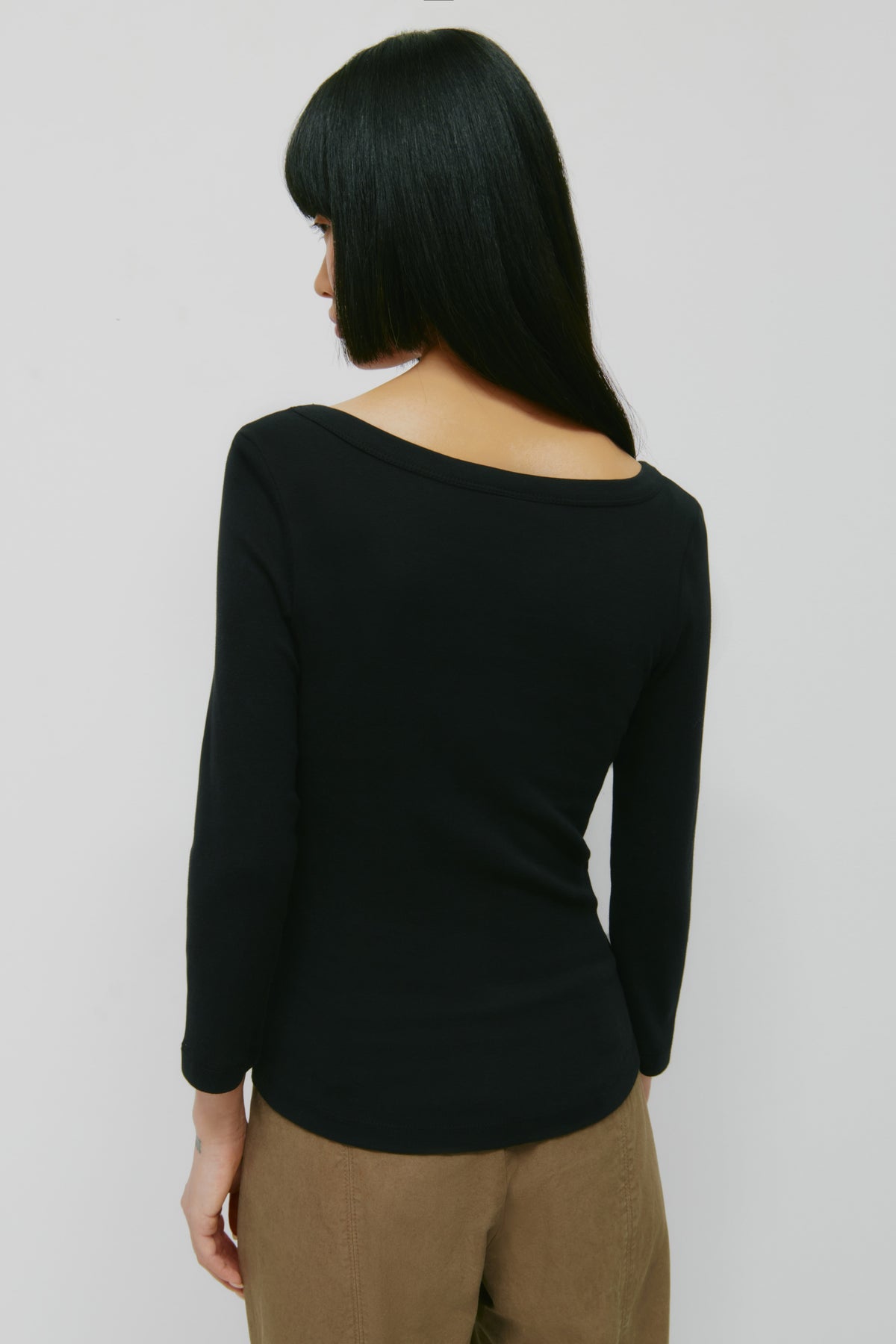 Haut à encolure bateau et manches 3/4 pour femme en noir