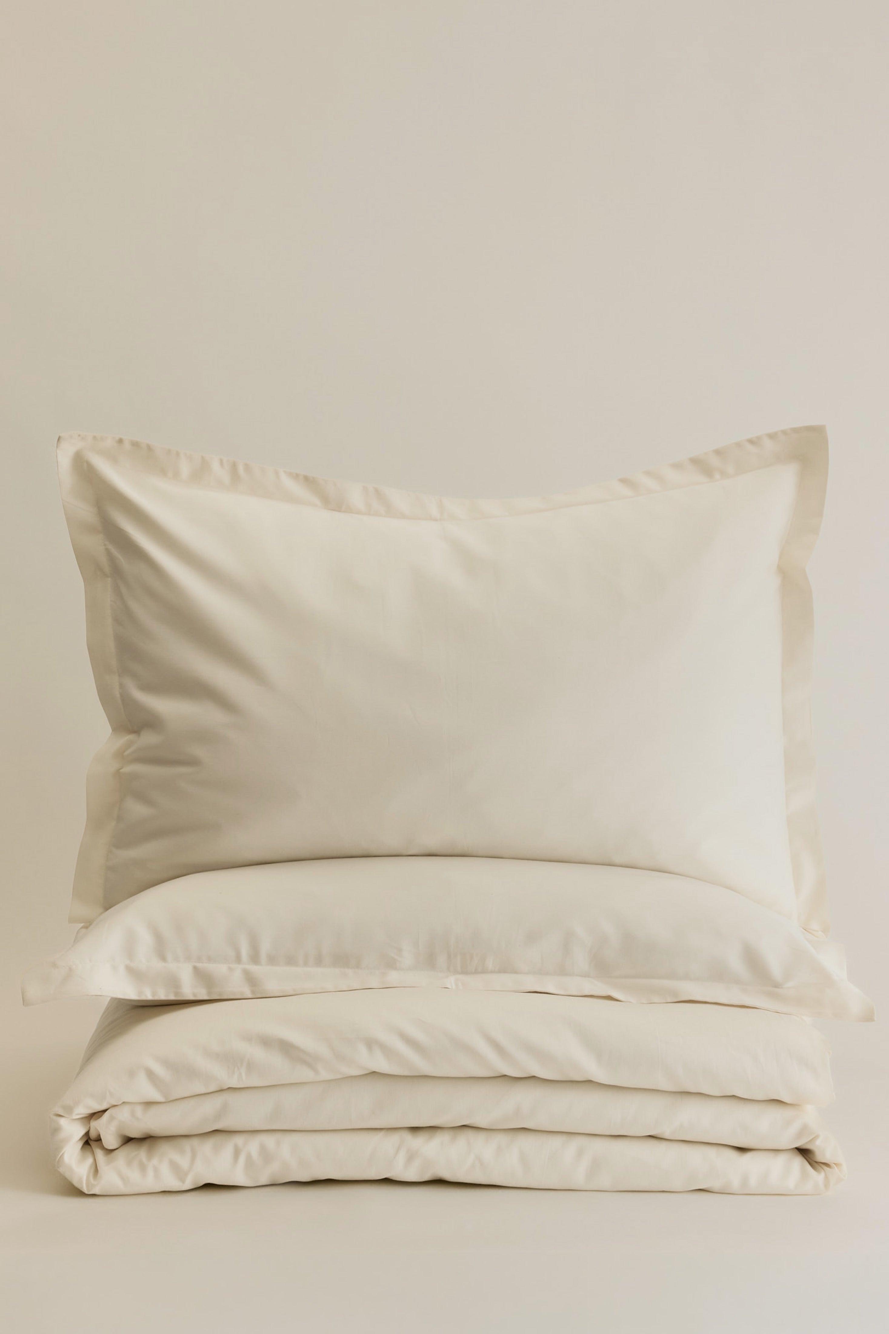 Ensemble housse de couette et taies décoratives en naturel