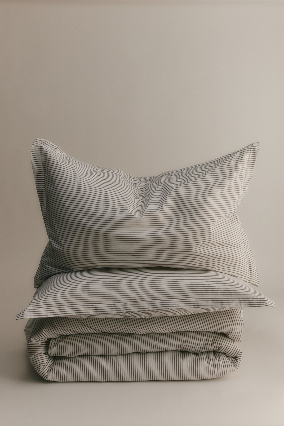 Housse de couette et taies décoratives en olive/Blanc Microstripe
