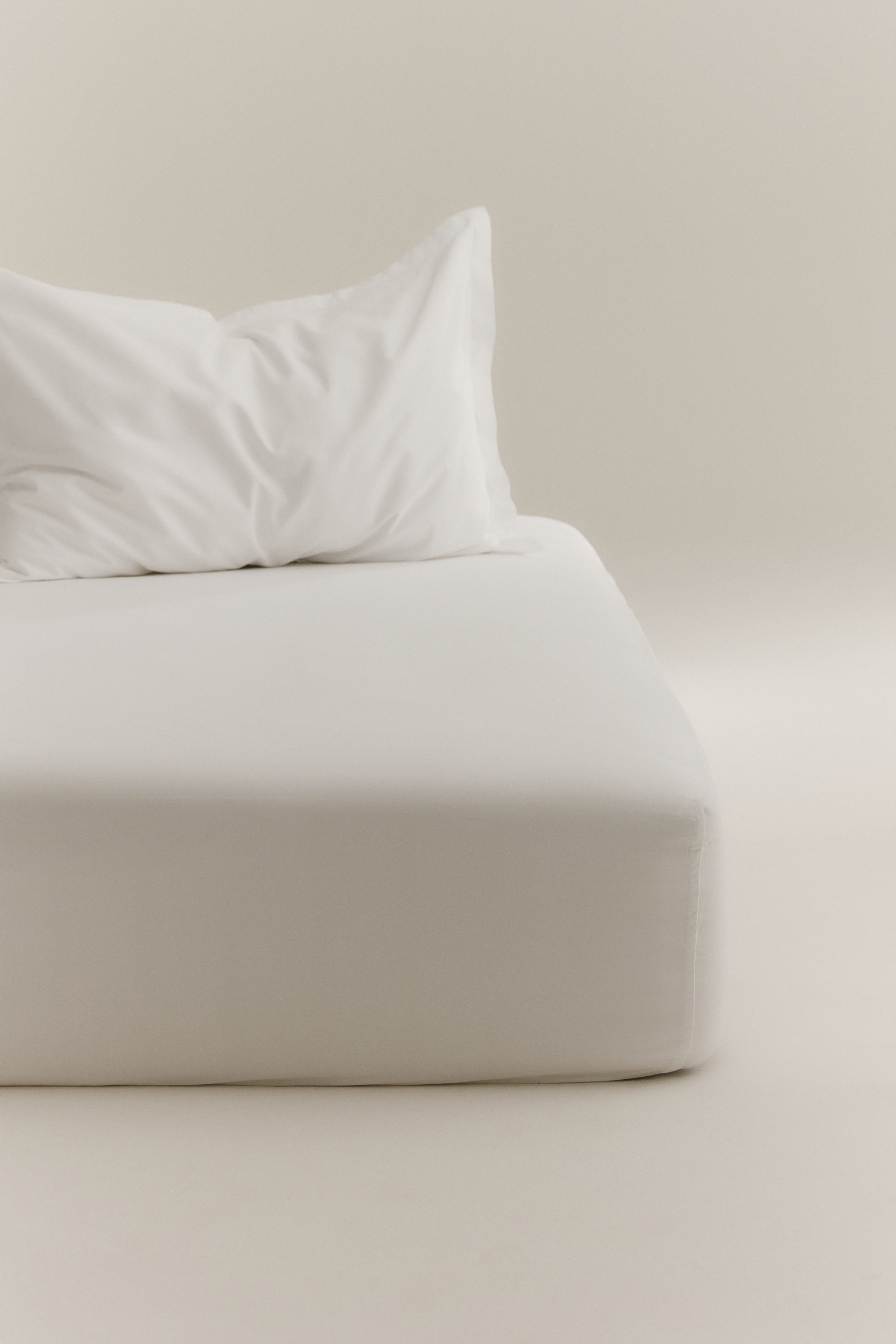 Fitted Sheet in White