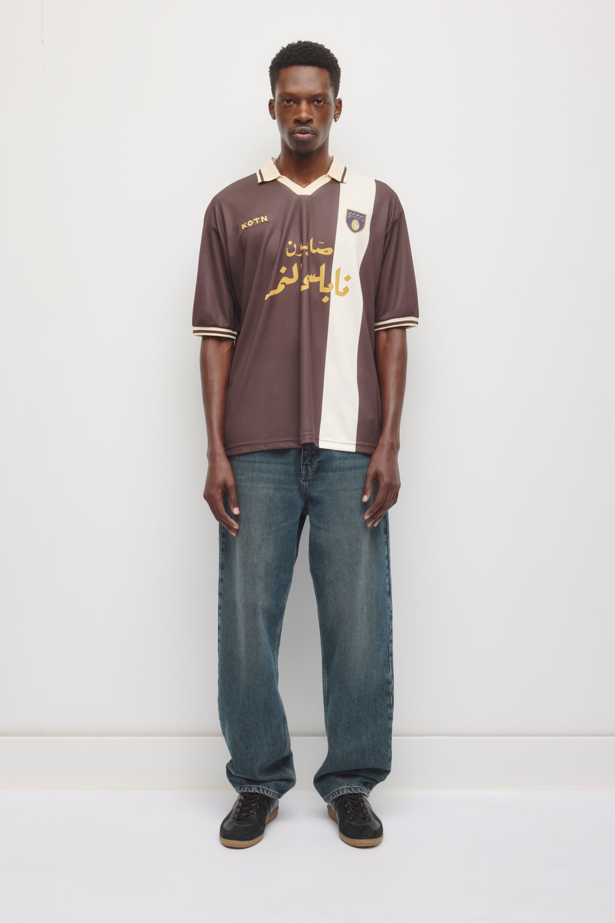 Model is 6'2 and is wearing size M.