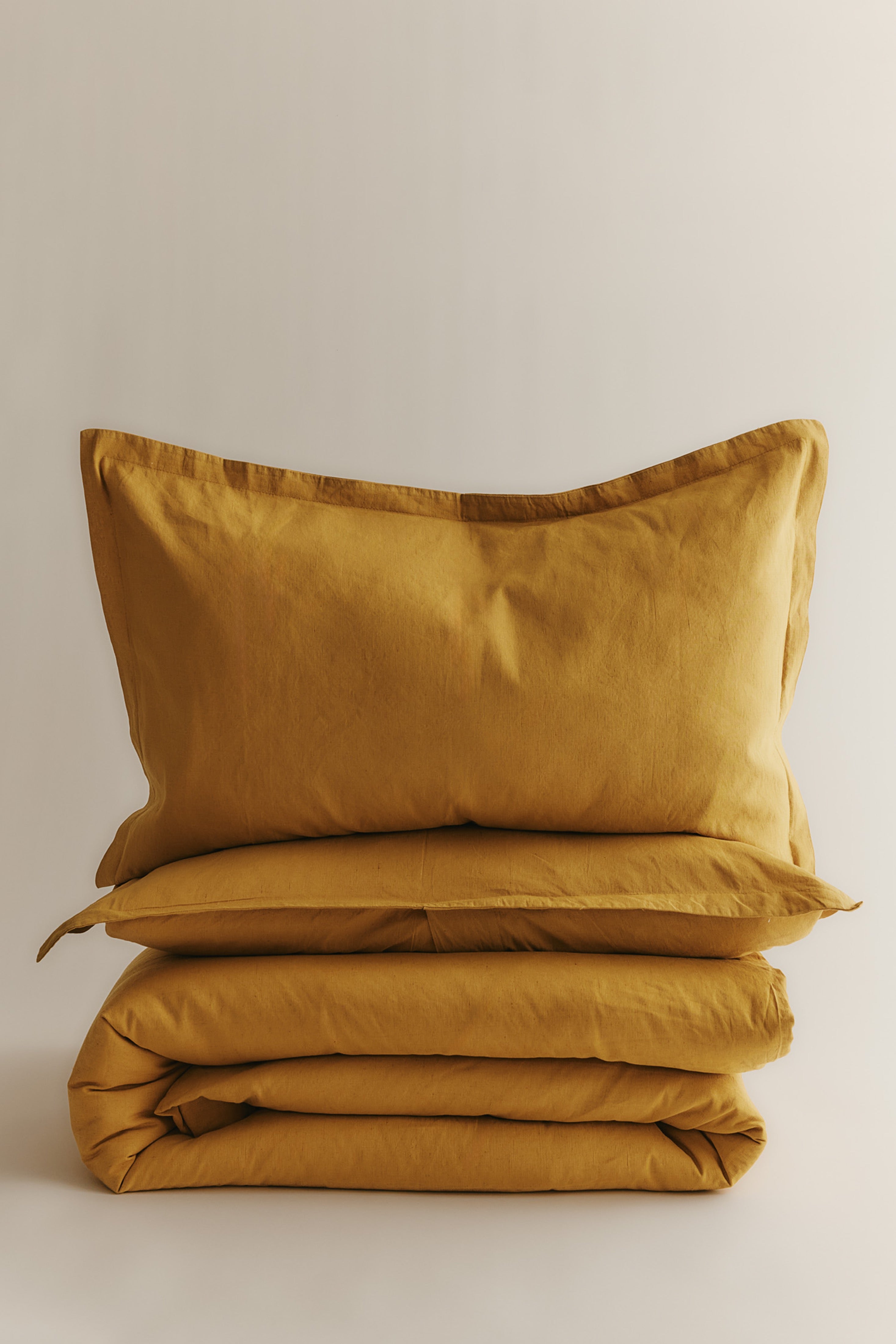 Ensemble housse de couette et taies d'oreiller en lin en or moutarde