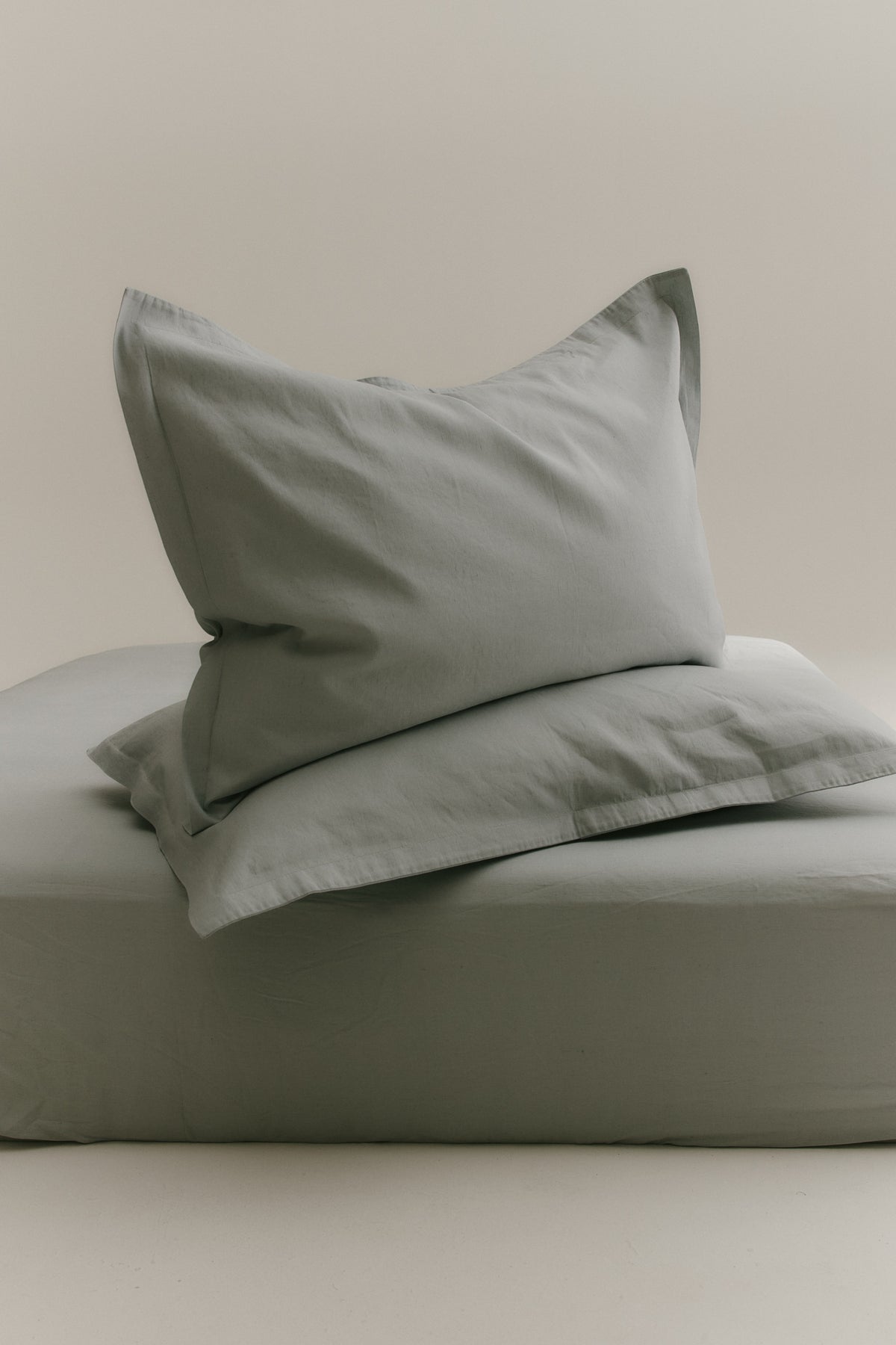 Ensemble housse de couette et taies d'oreiller en lin en gris puritain
