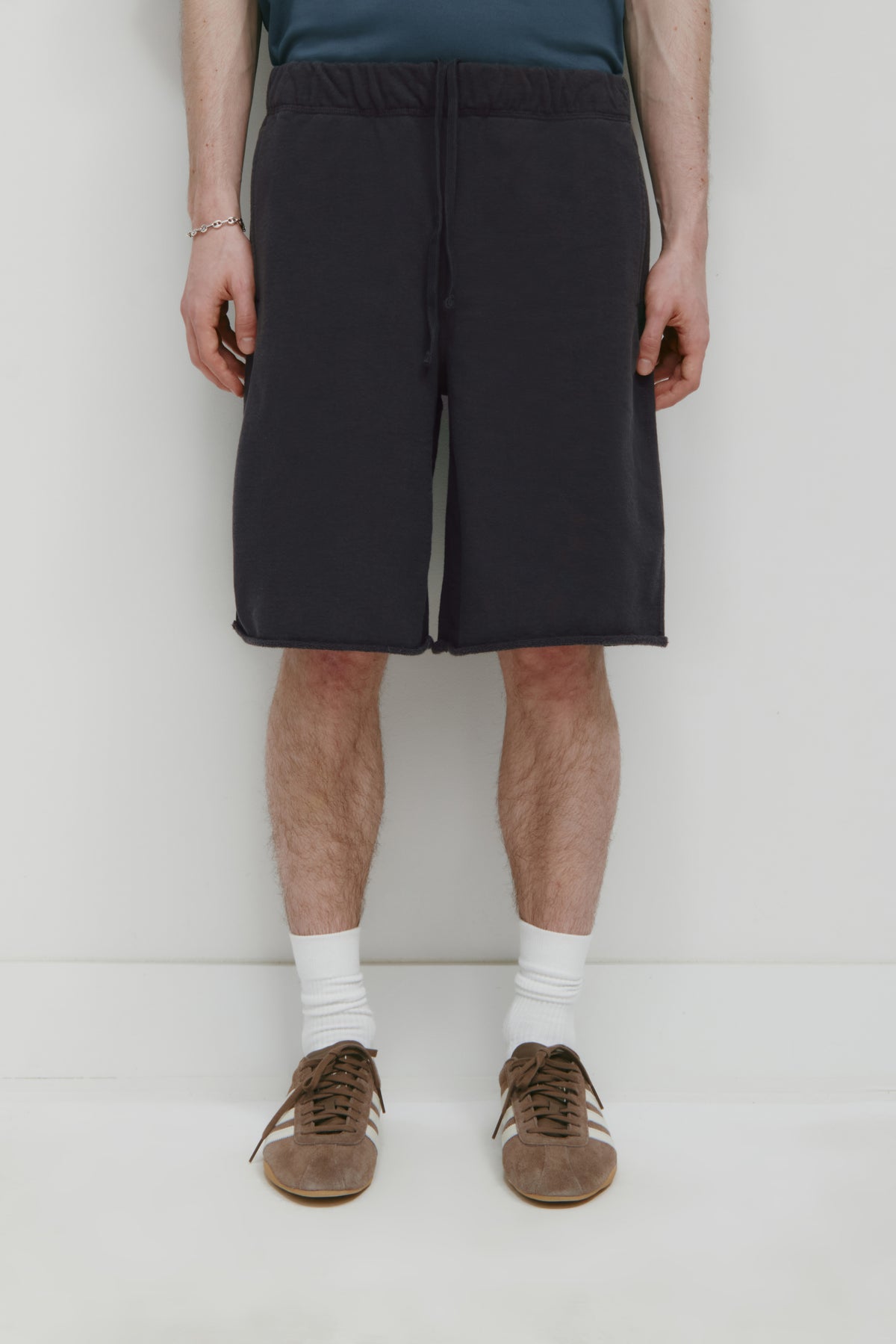 Men's Asr Cut-off Short in Almost Black