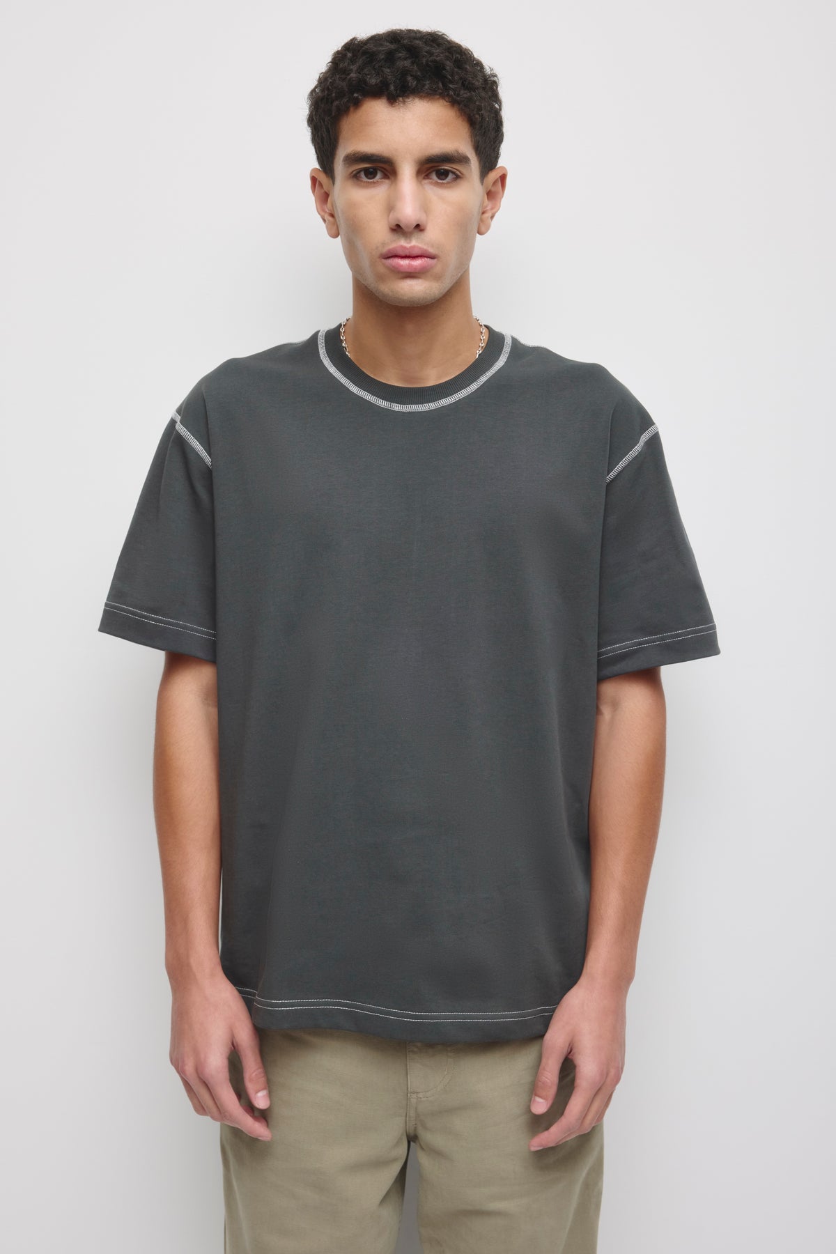 Model is 6’2” and is wearing a size M.