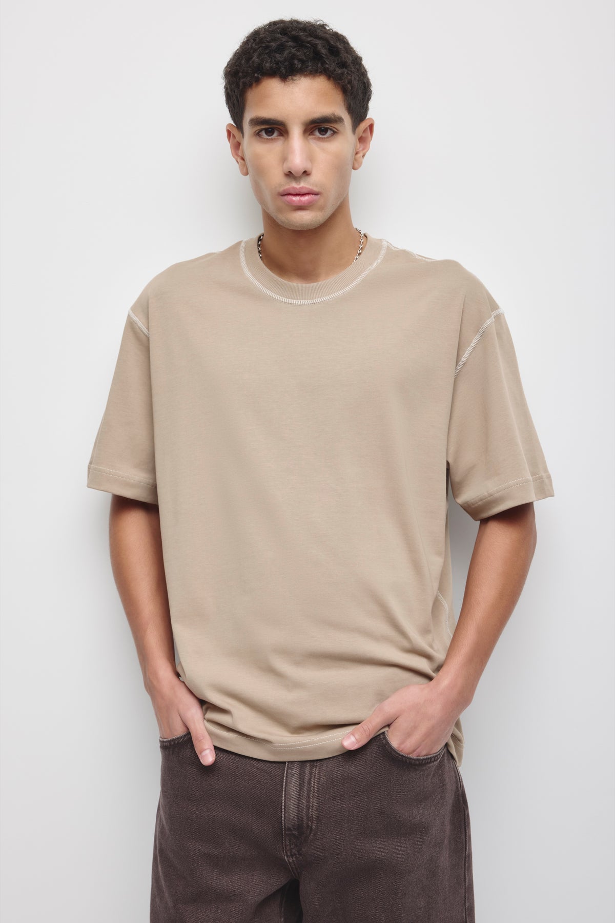 Model is 6’2” and is wearing a size M.