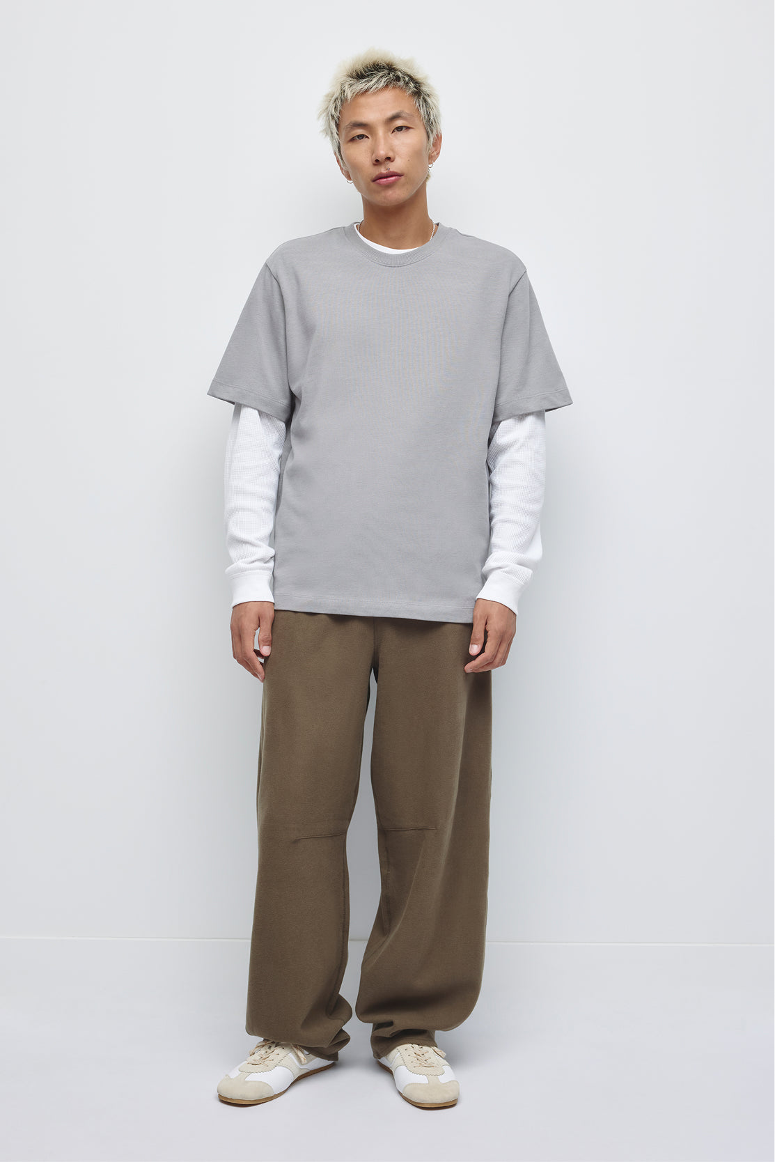 Model is 6’0” and is wearing a size M.