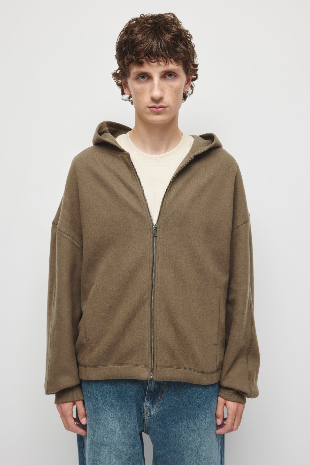 Model is 6’0” and is wearing a size M.