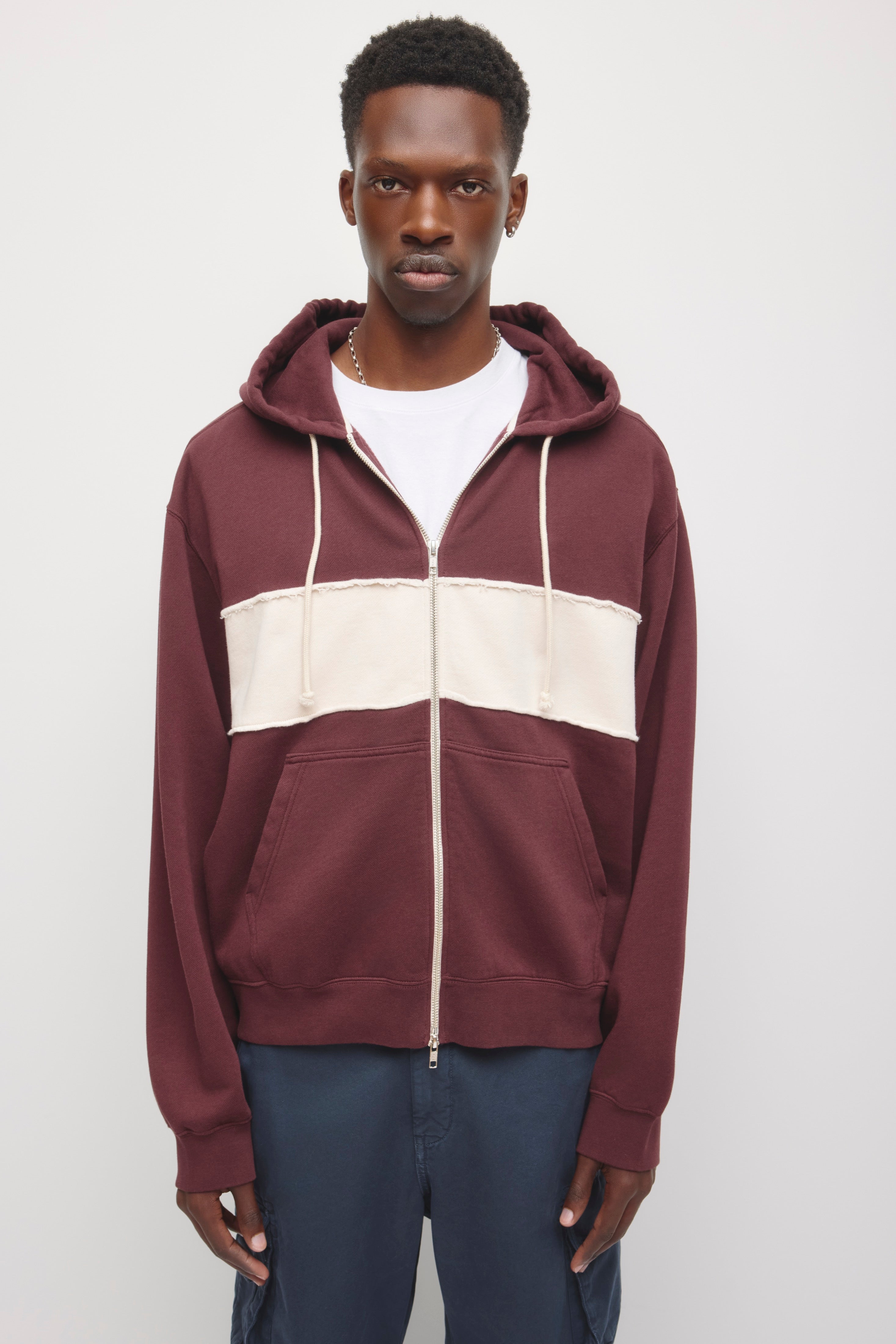 Sweat à capuche essentiel court zippé pour homme en prune chocolat/Bouleau