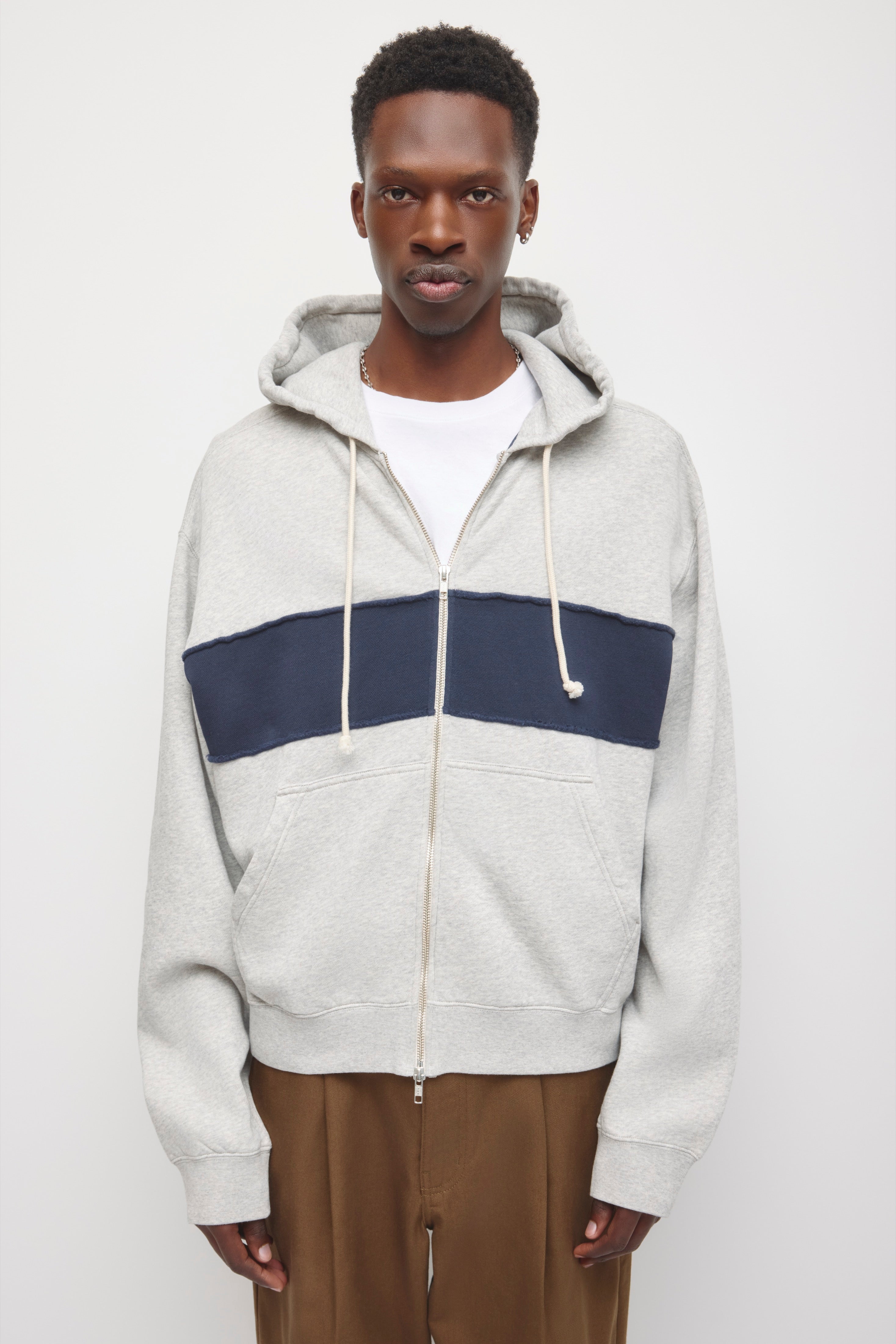 Sweat à capuche essentiel court zippé pour homme en gris chiné/Navy