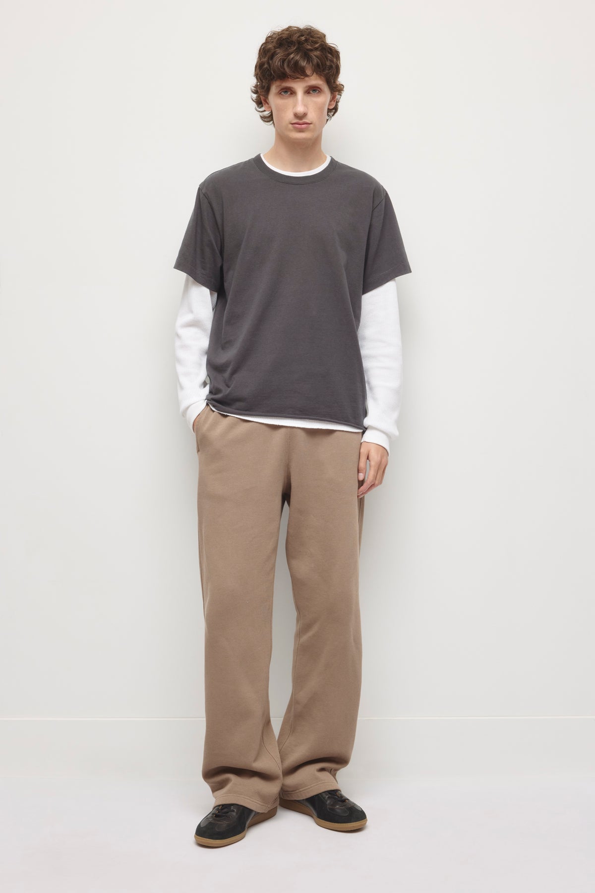 Model is 6’0” and is wearing a size M.