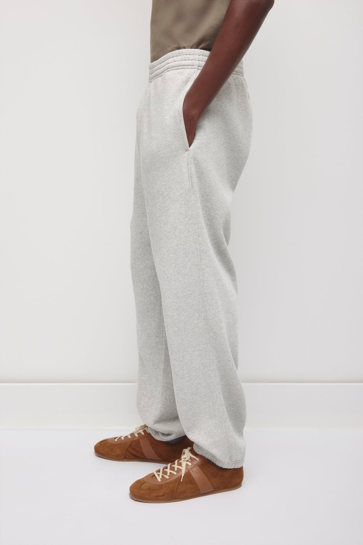 Men's Essential Sweatpant in Heather Grey