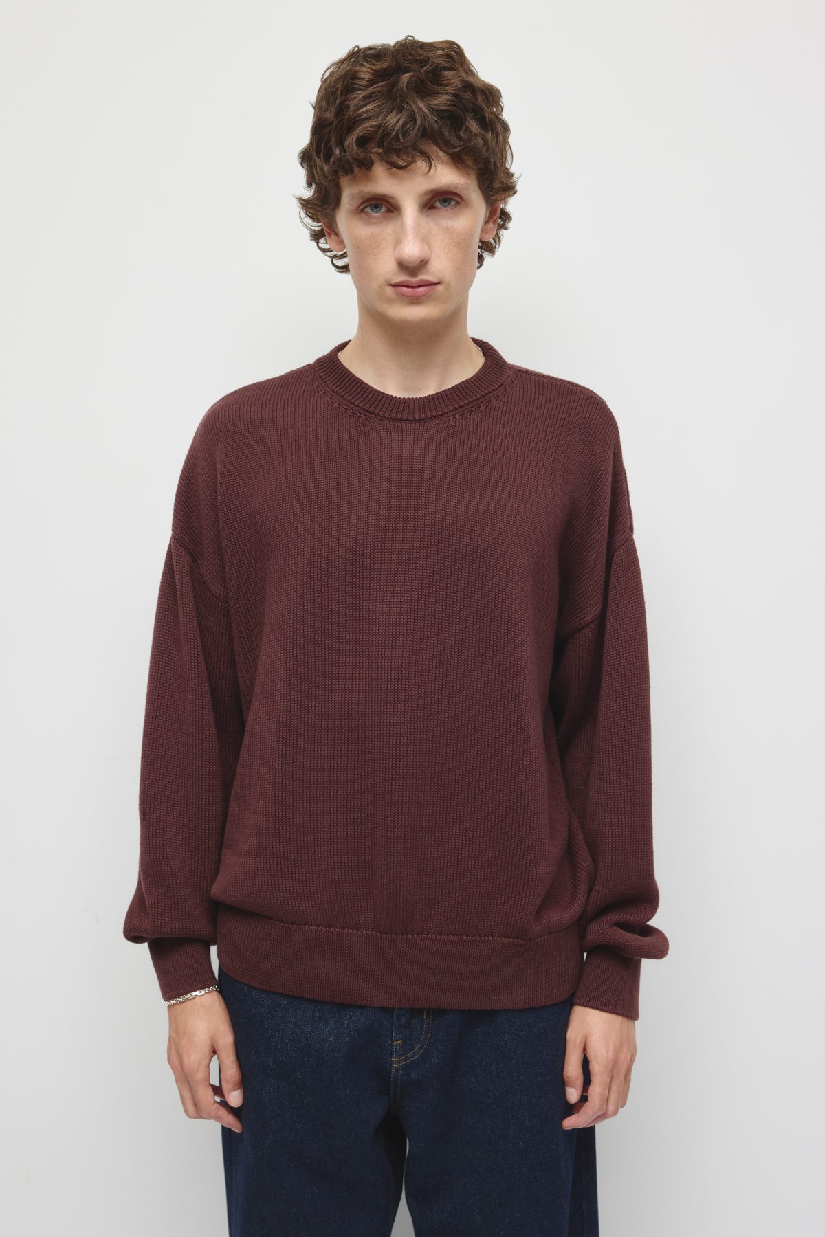 Model is 6’0” and is wearing a size M.
