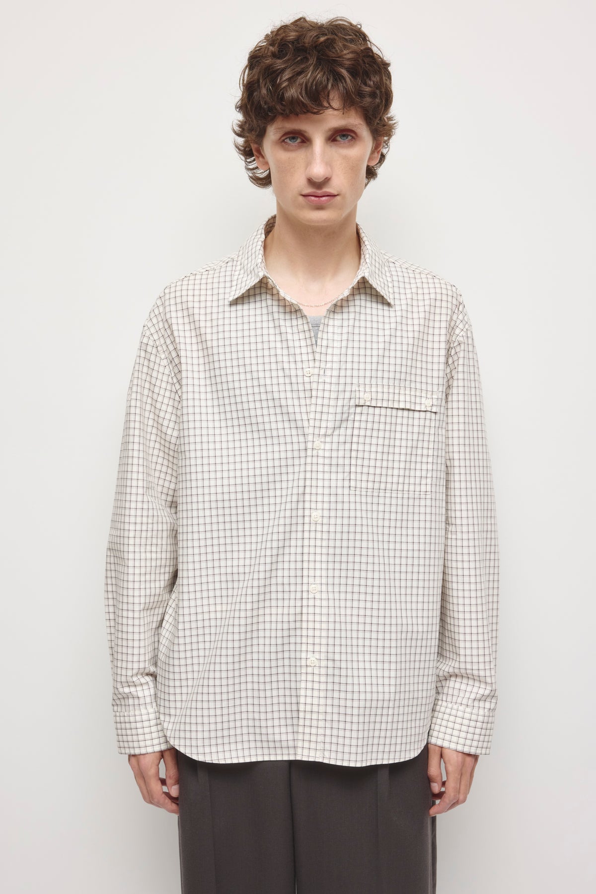 Model is 6’0” and is wearing a size M.