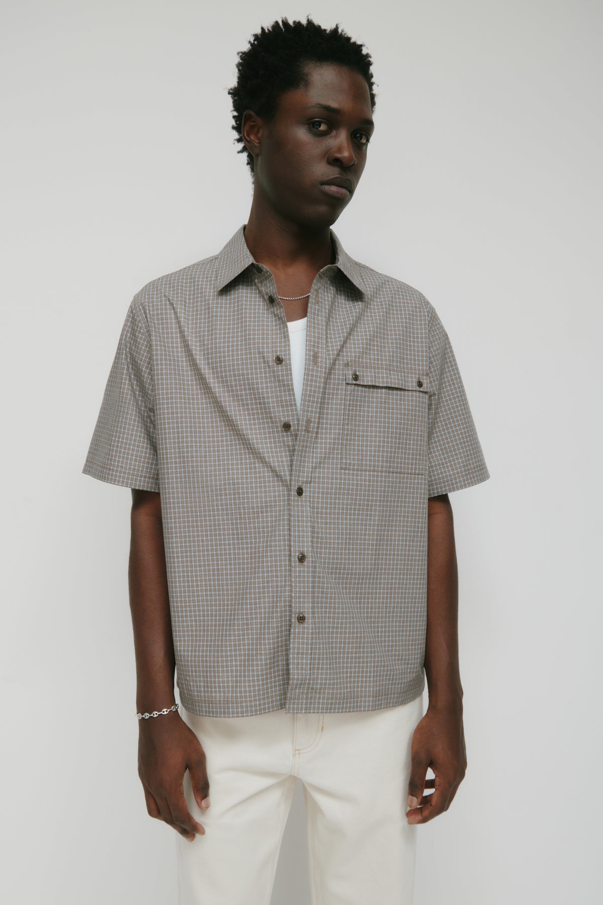 Model 6.2" and is wearing a size L.
