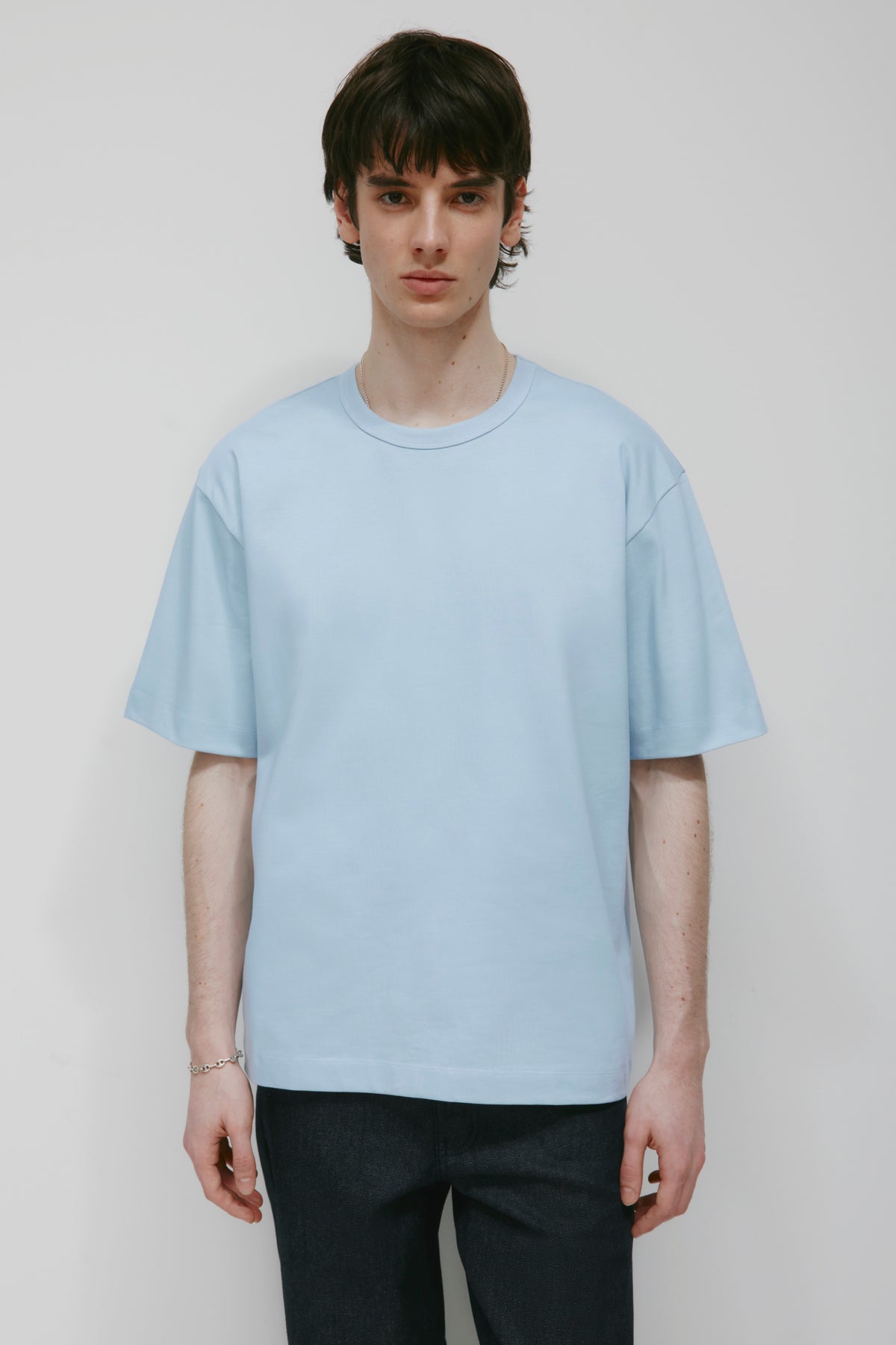 Model is 6'1.5” and is wearing a size M.