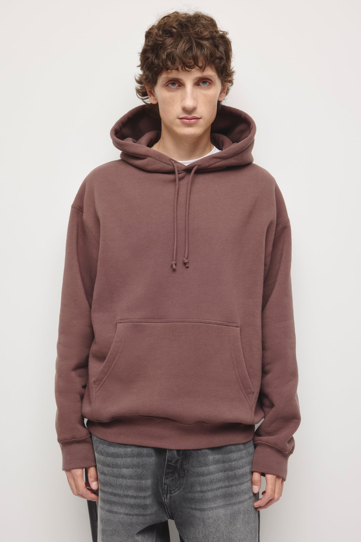 Model is 6’0” and is wearing a size M.