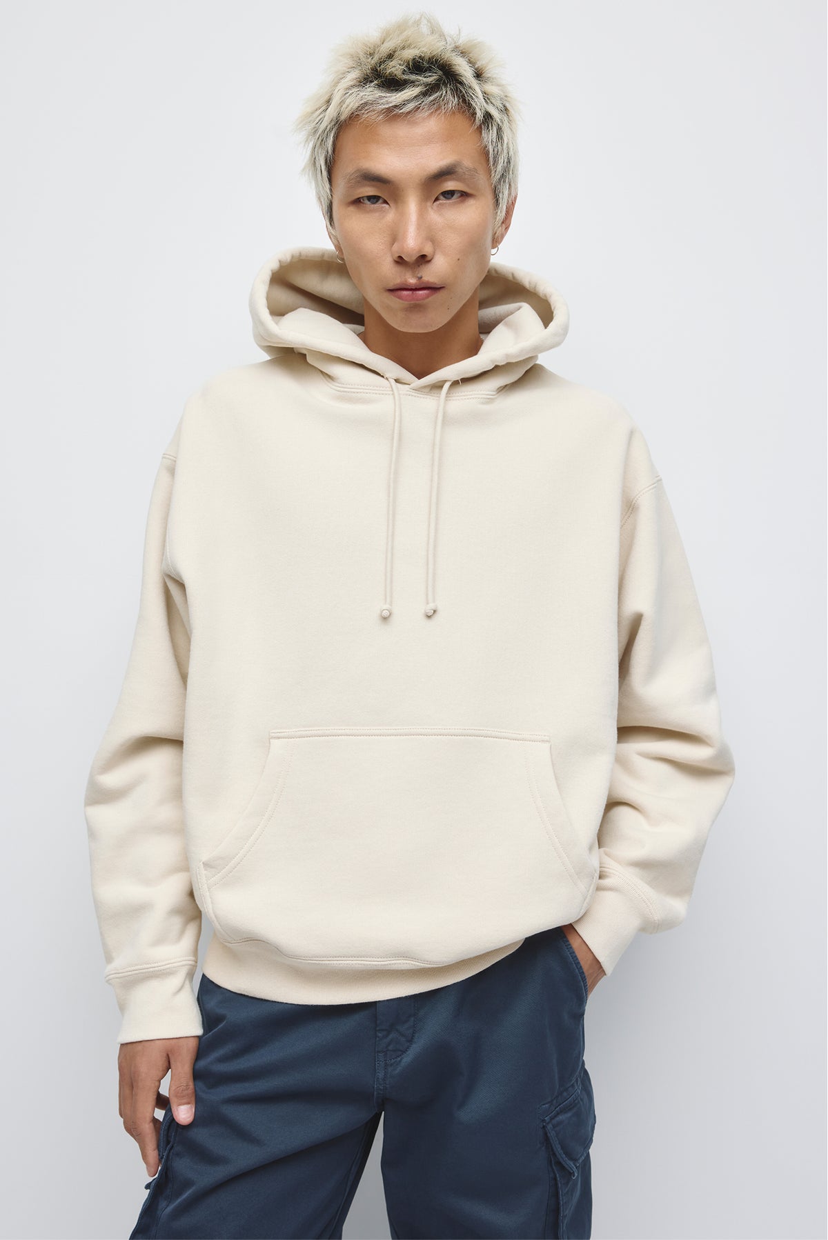Model is 6’0” and is wearing a size M.