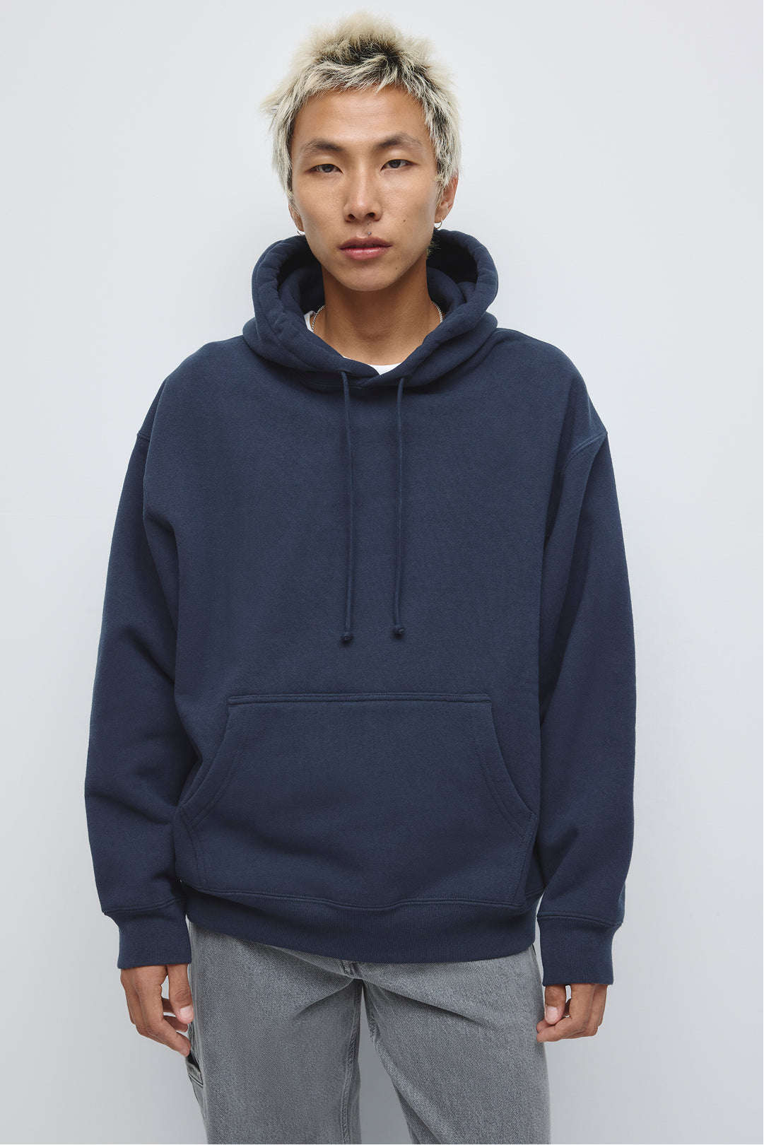 Model is 6’0” and is wearing a size M.