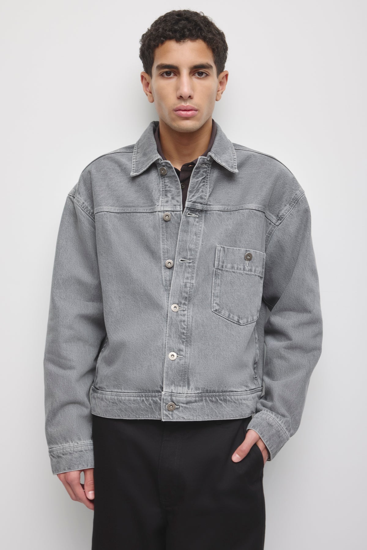 Model is 6’2” and is wearing a size M.