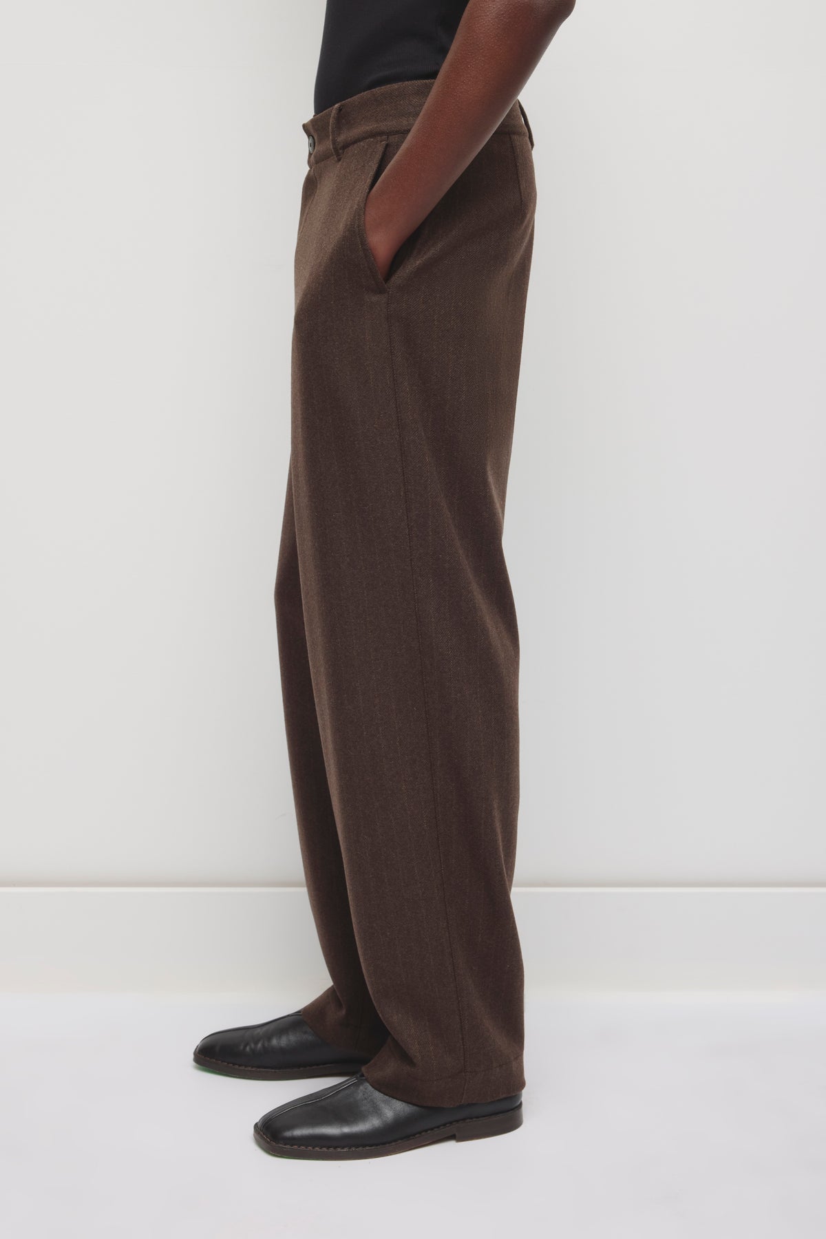 Men's Malik Wool Trouser in Dark Truffle Pinstripe