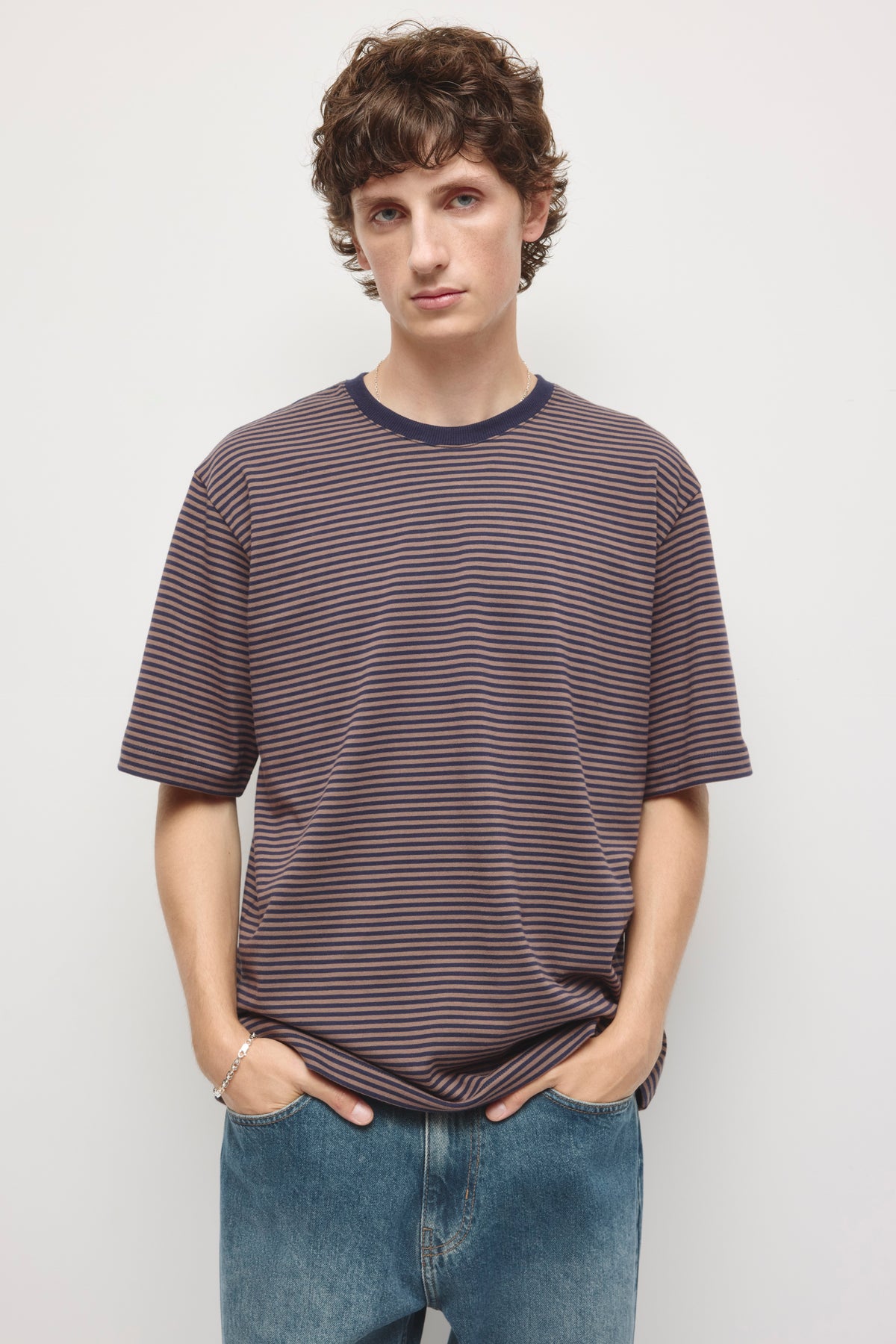 T-shirt d'épaisseur moyenne pour hommes en rayures marine nuit/écorce