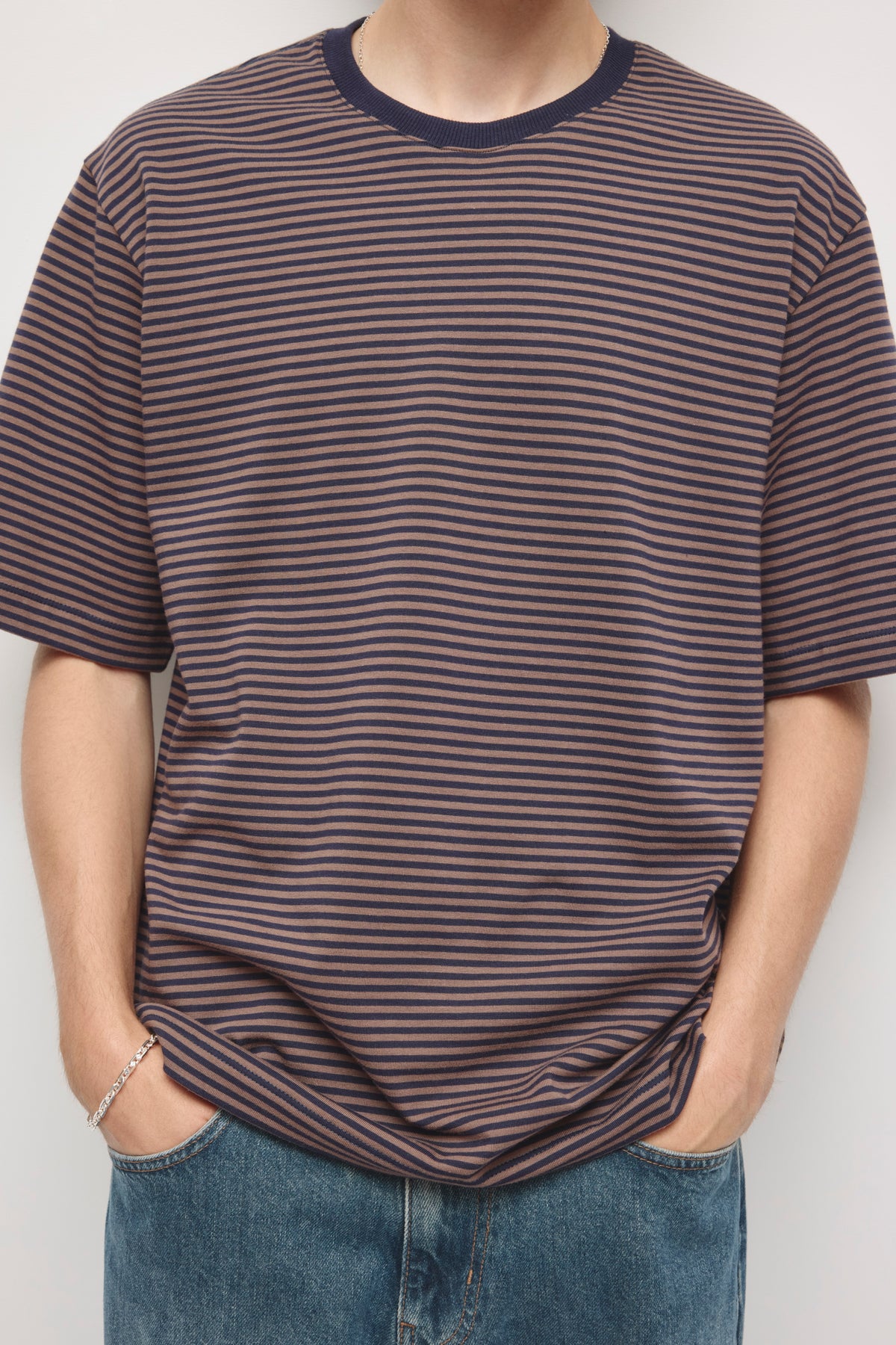 T-shirt d'épaisseur moyenne pour hommes en rayures marine nuit/écorce