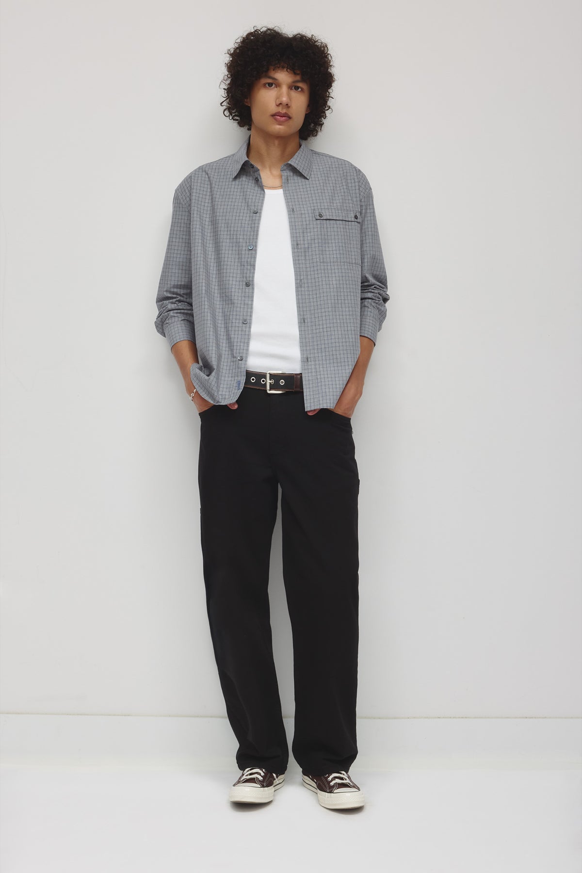 Model 6.2.5" and is wearing a size 32.