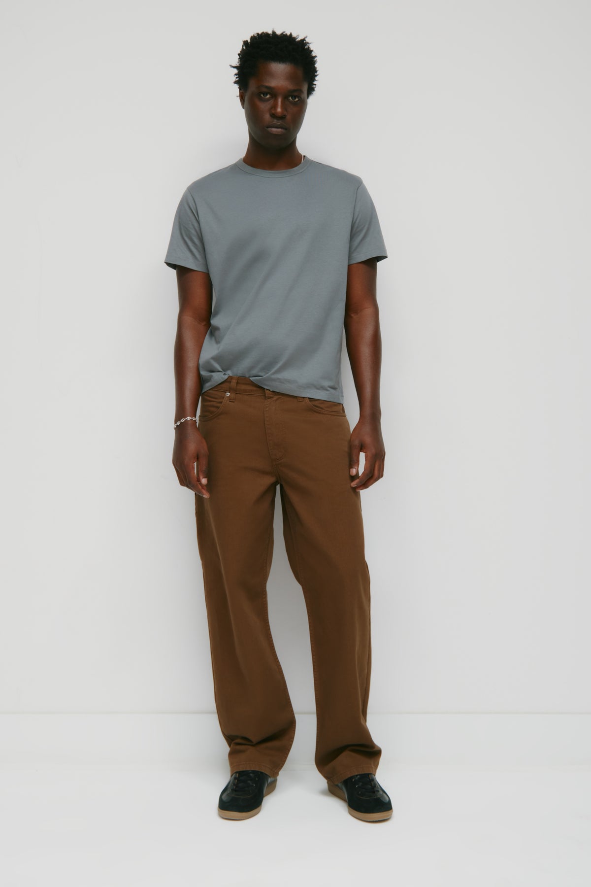 Model is 6'2" and is wearing a size 32.