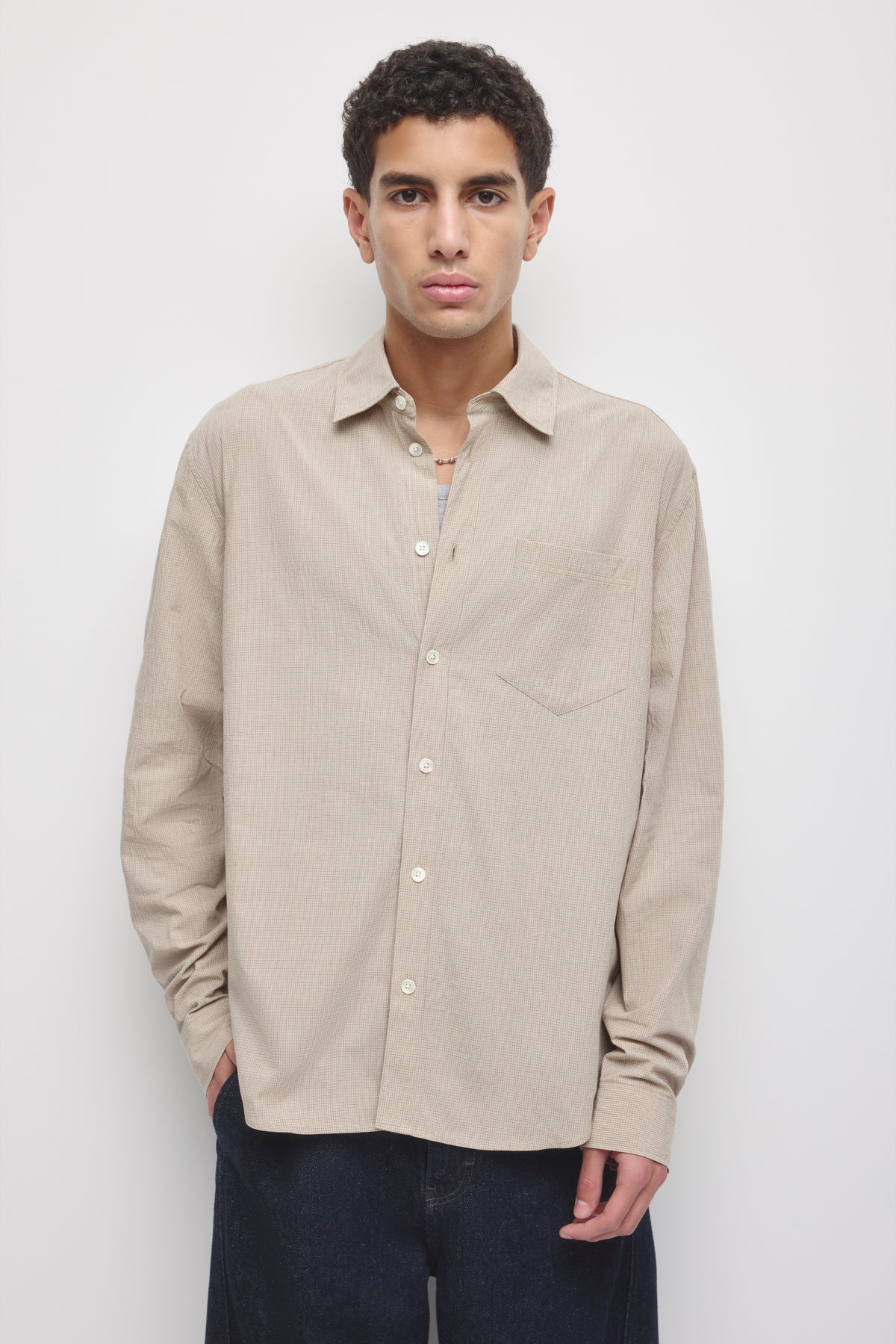 Model is 6’2” and is wearing a size M.