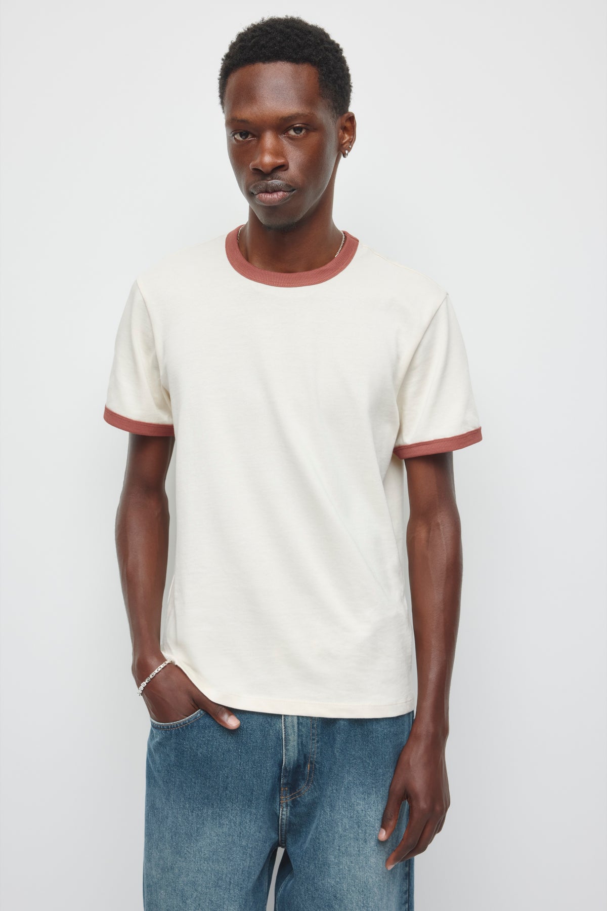 Model is 6’2” and is wearing a size M.