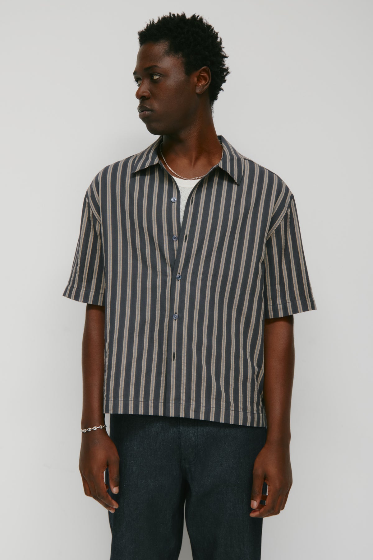 Model 6'0.5" and is wearing a size M.