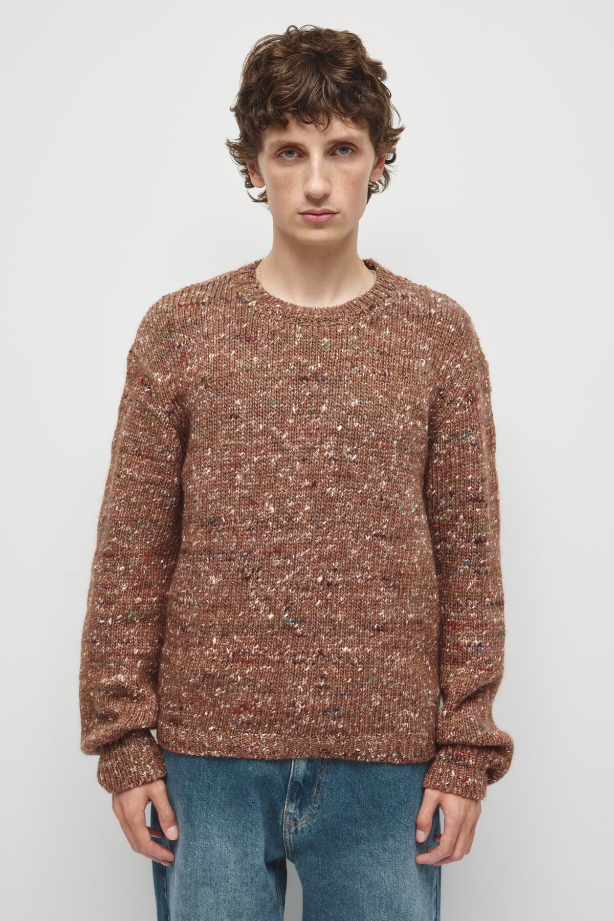 Model is 6’0” and is wearing a size M.
