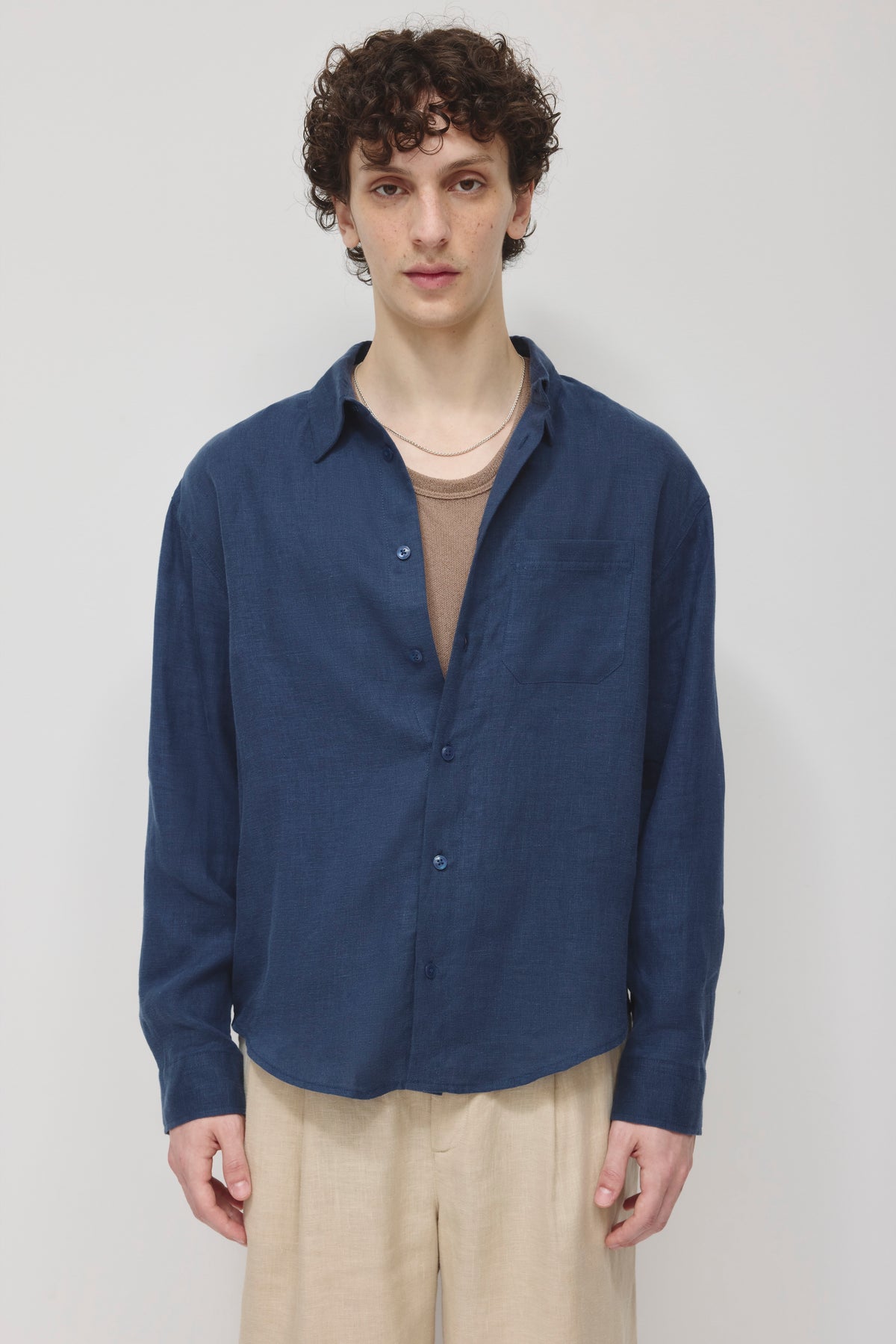 Model 6'0.5" and is wearing a size M.
