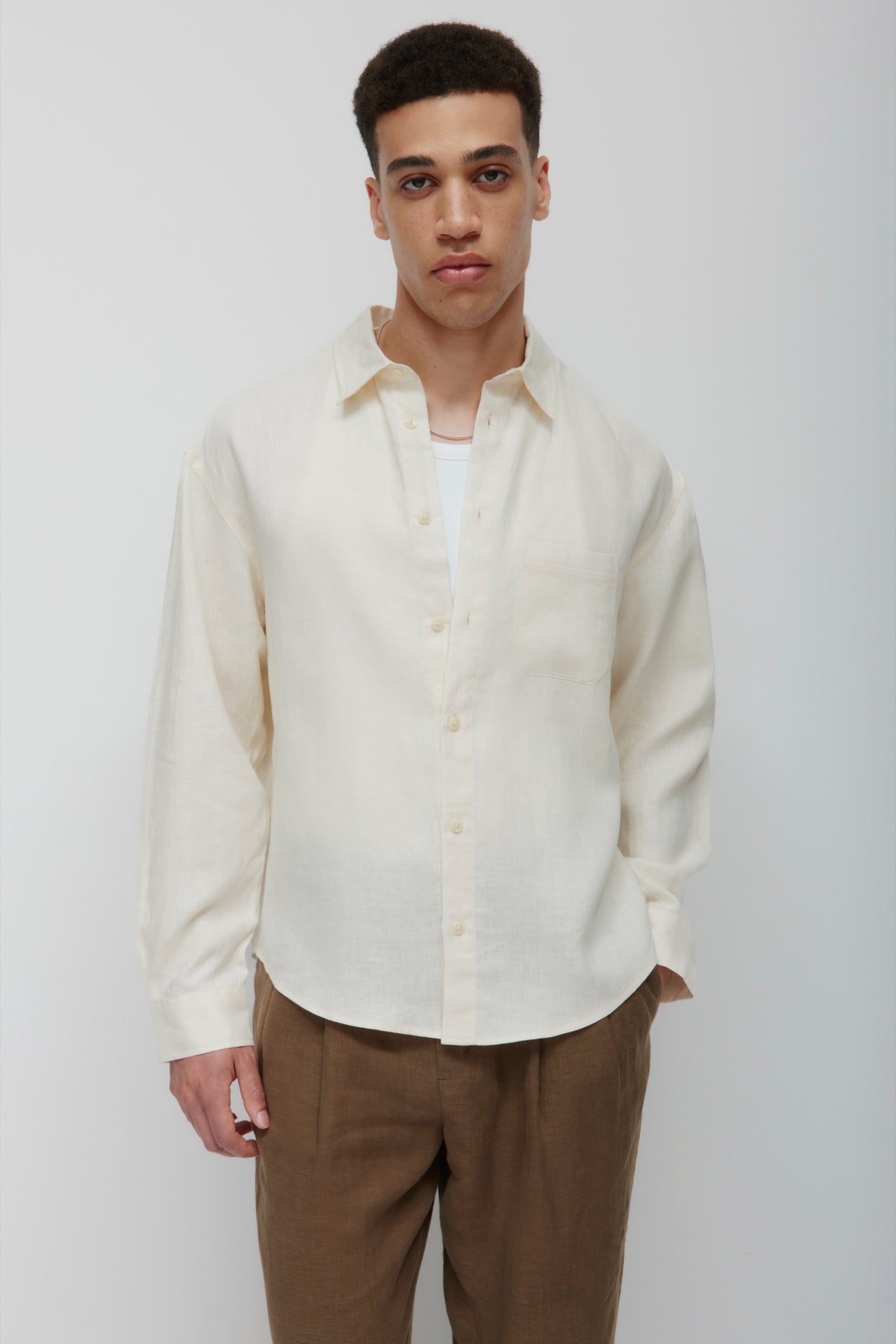 Model 6'0.5" and is wearing a size M.