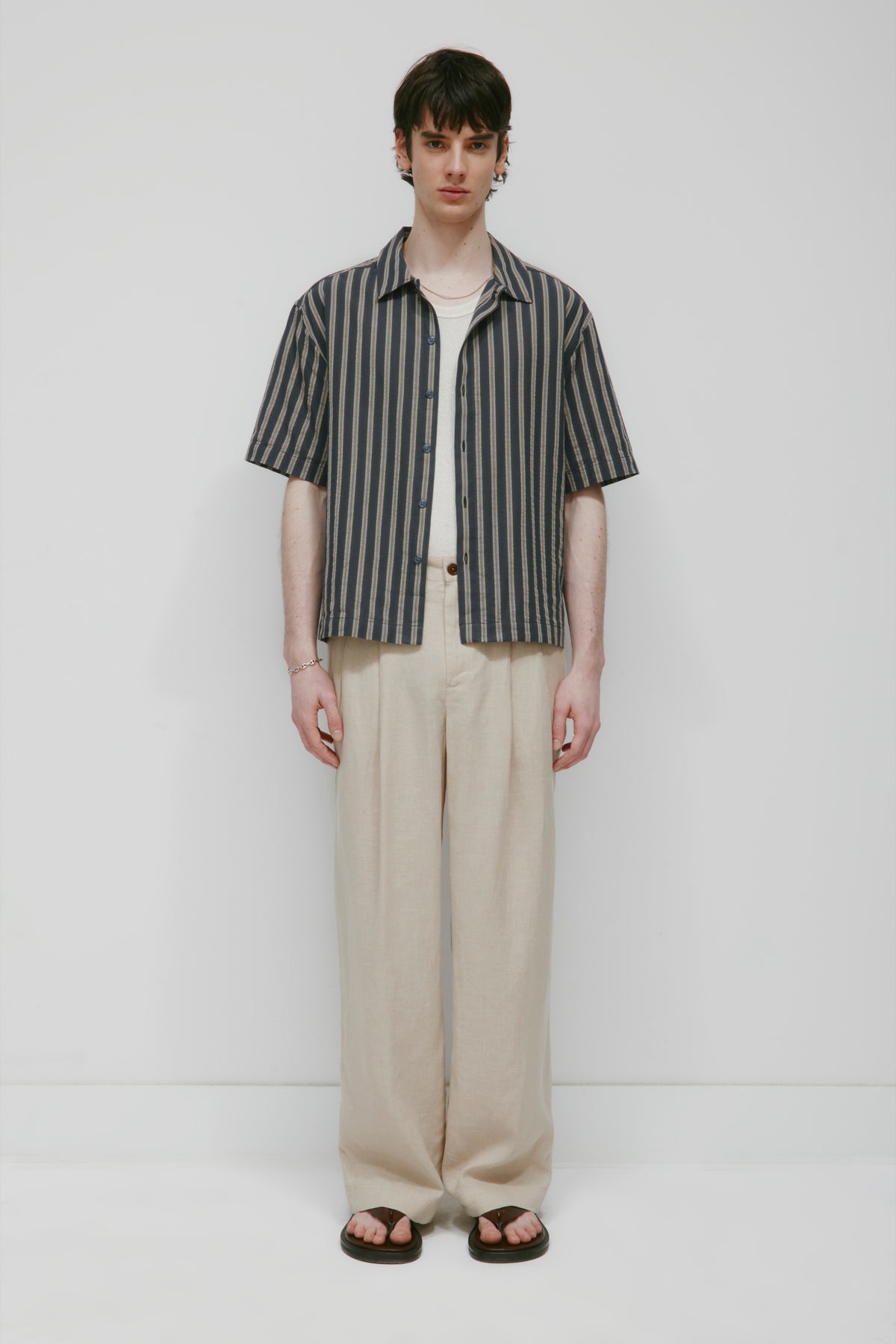 Model is 6'1.5” and is wearing a size 32.