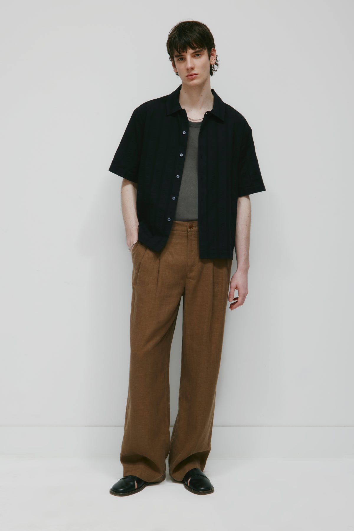 Model is 6'1.5” and is wearing a size 32.