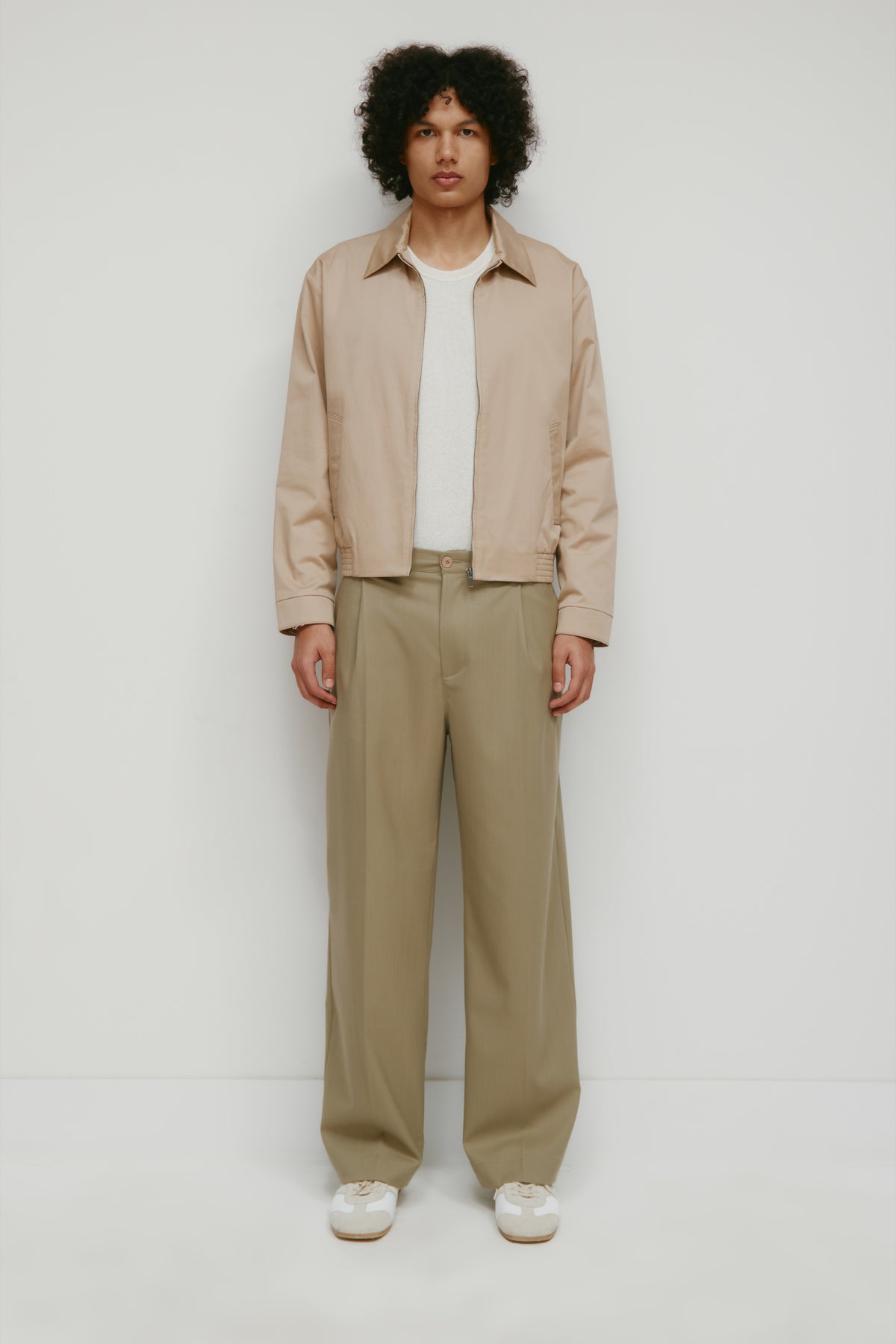 Model 6.2.5" and is wearing a size 32.