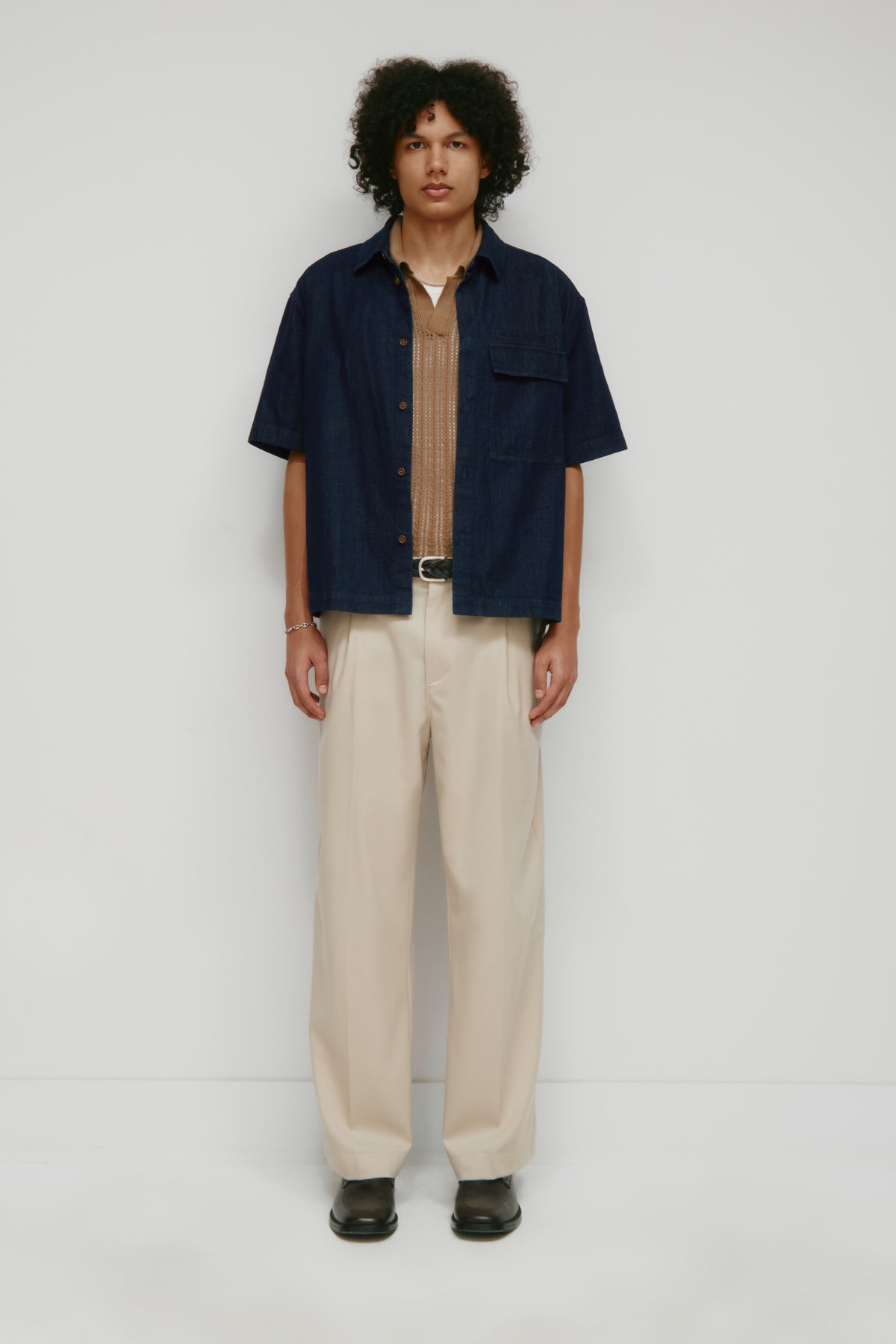 Model 6.2.5" and is wearing a size 32.