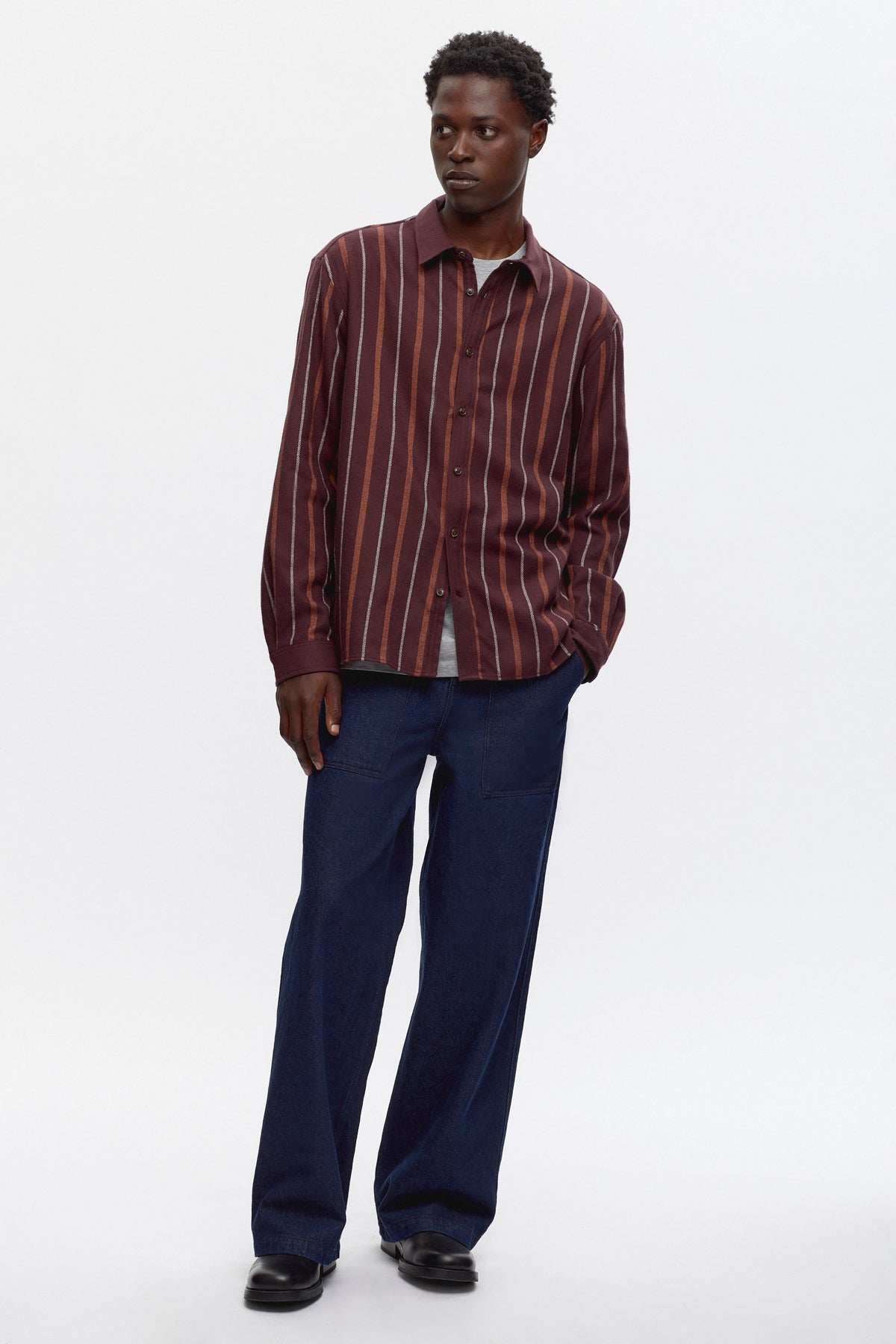 Jonathan is 6'2 is a regular L, and is wearing a L.