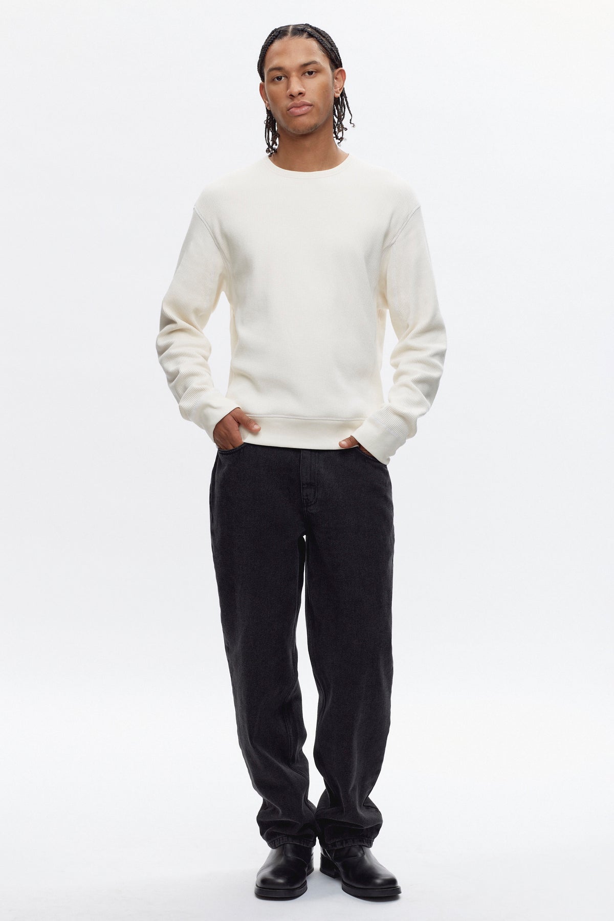Ethan is 6ft 3in, a regular size M and wearing a M.