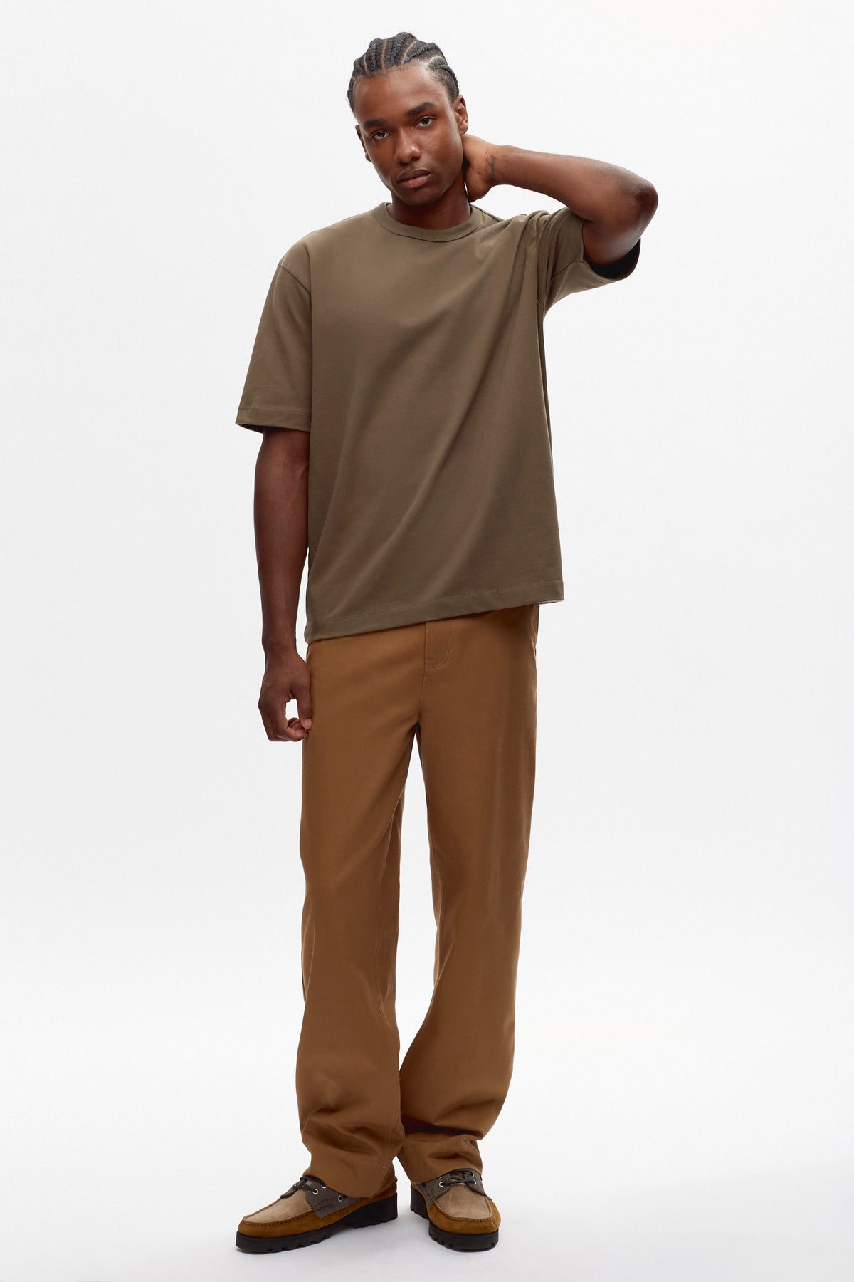 Justus is 6'1" is a regular 32, and is wearing a 32.