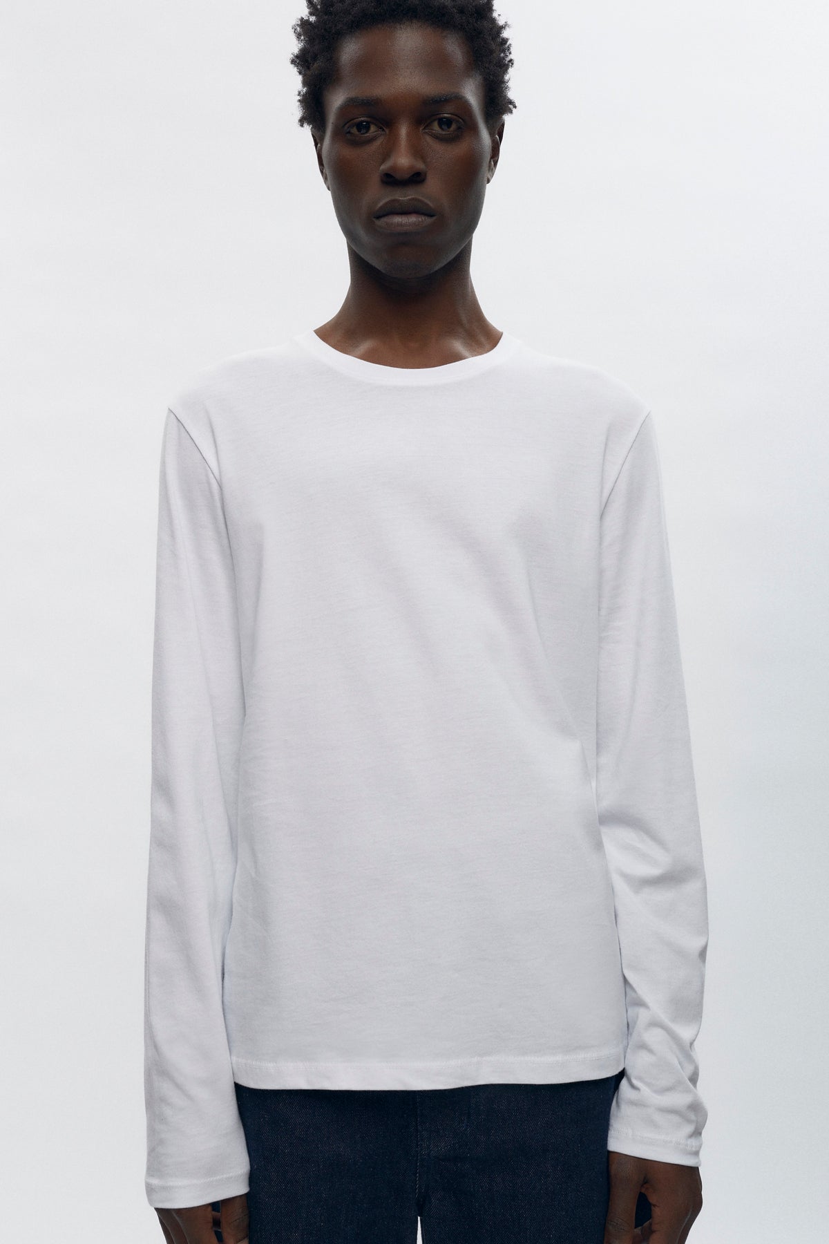 T-shirt unisexe à manches longues Essential en blanc