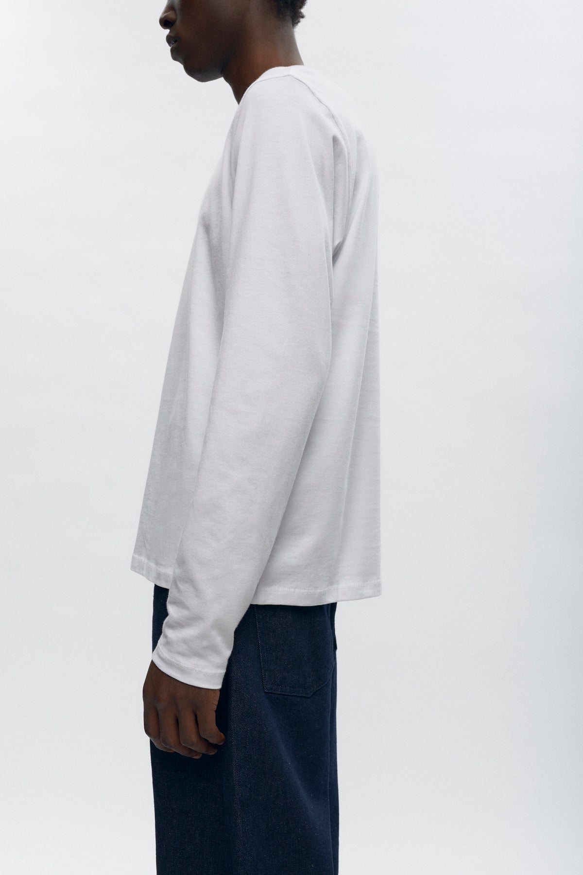 T-shirt unisexe à manches longues Essential en blanc