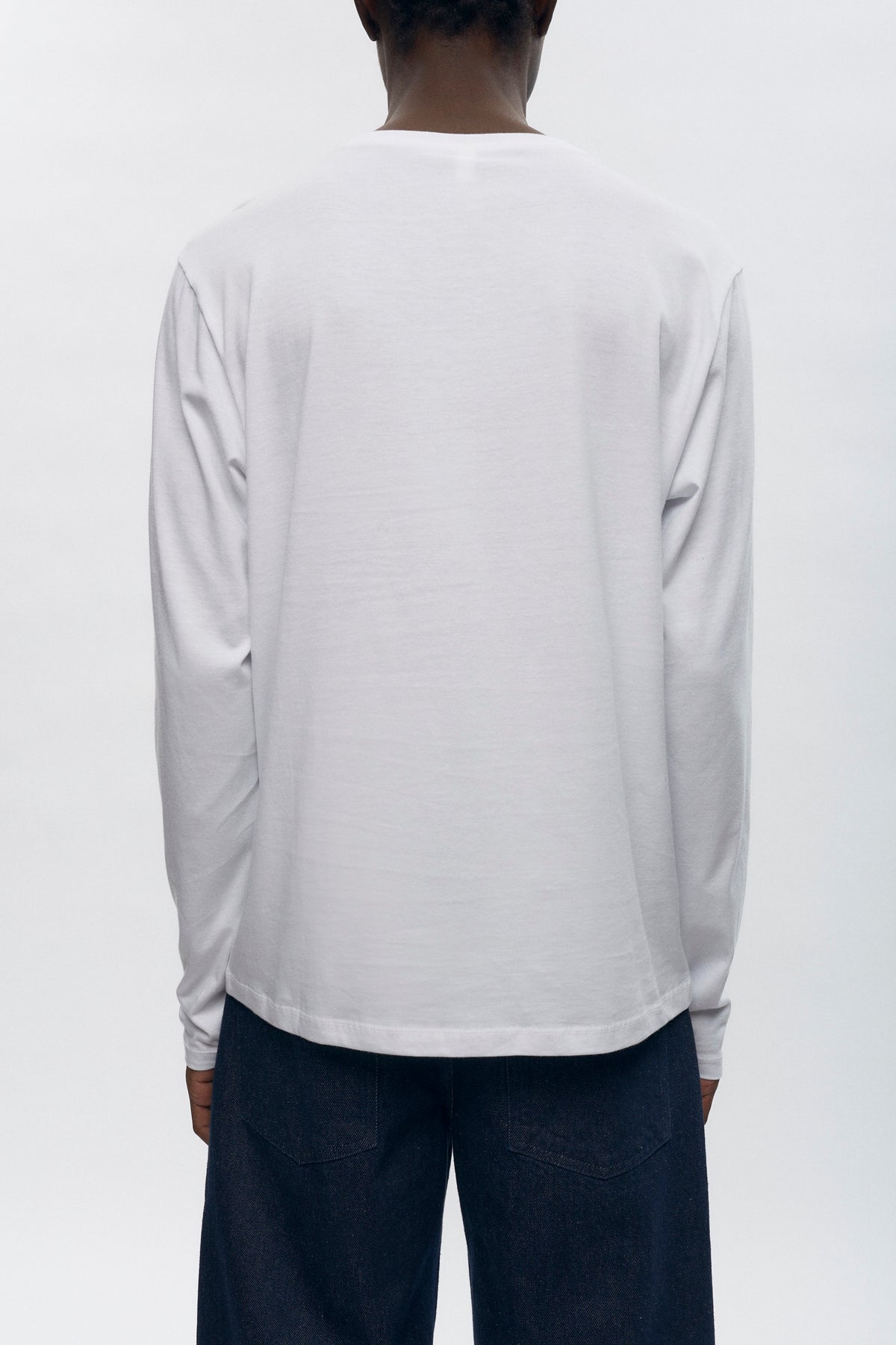 T-shirt unisexe à manches longues Essential en blanc