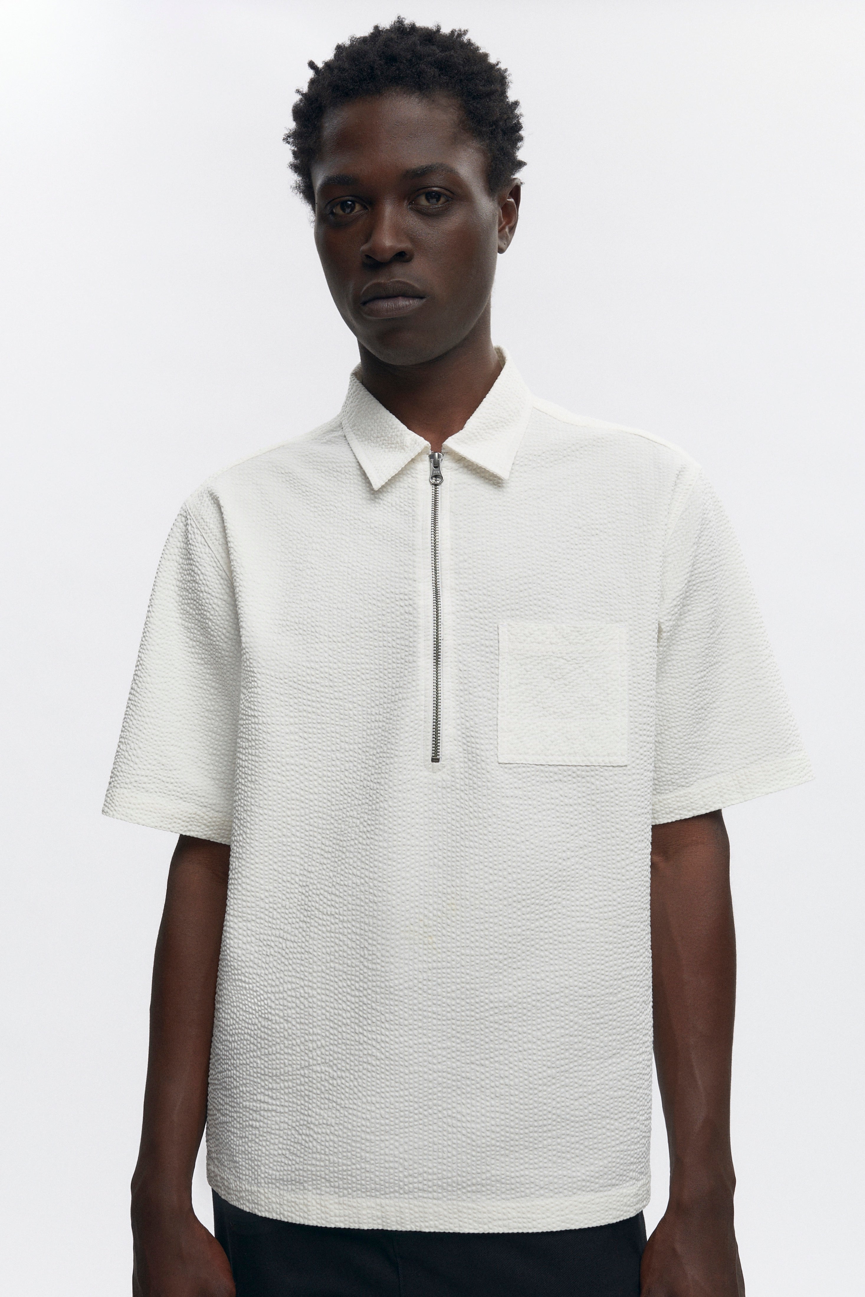 Chemise semi-fermée pour hommes en guimauve