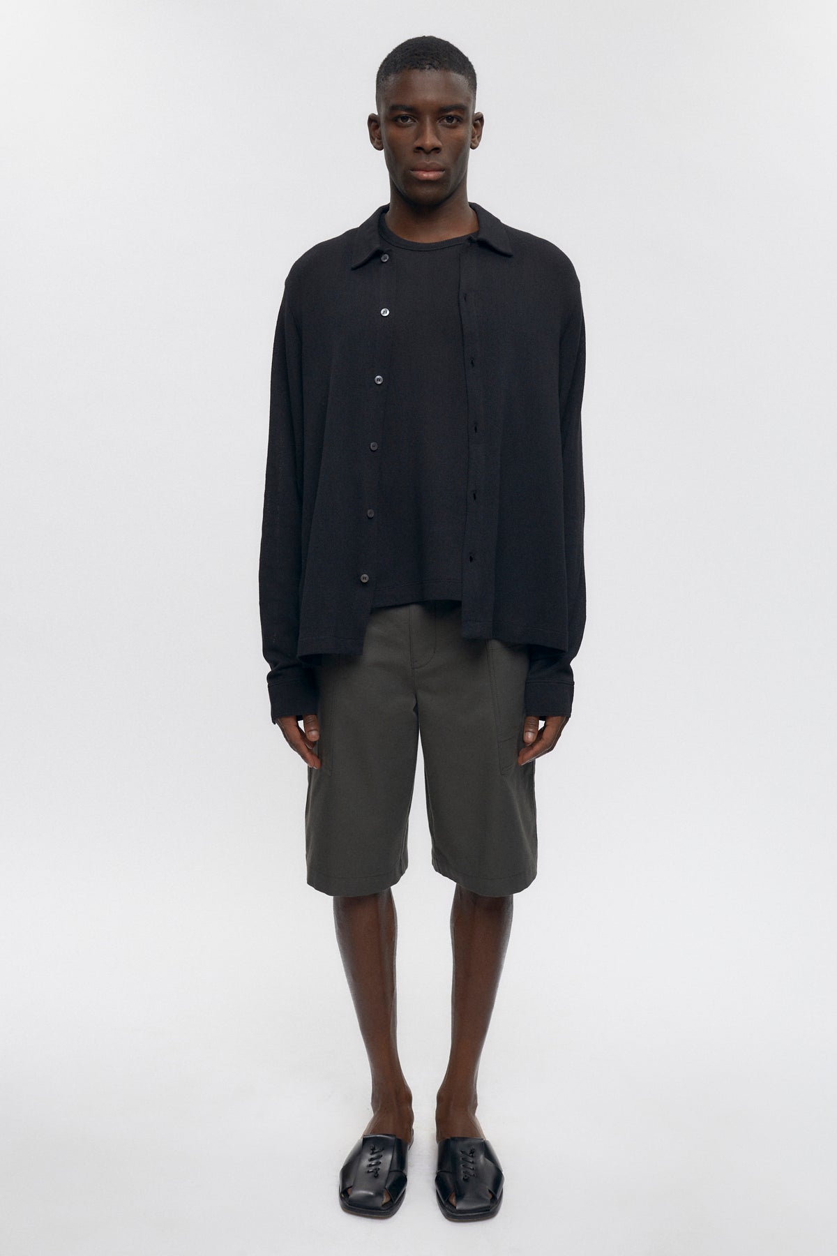 Karl is 6'2" is a regular 32 and is wearing a 32. 