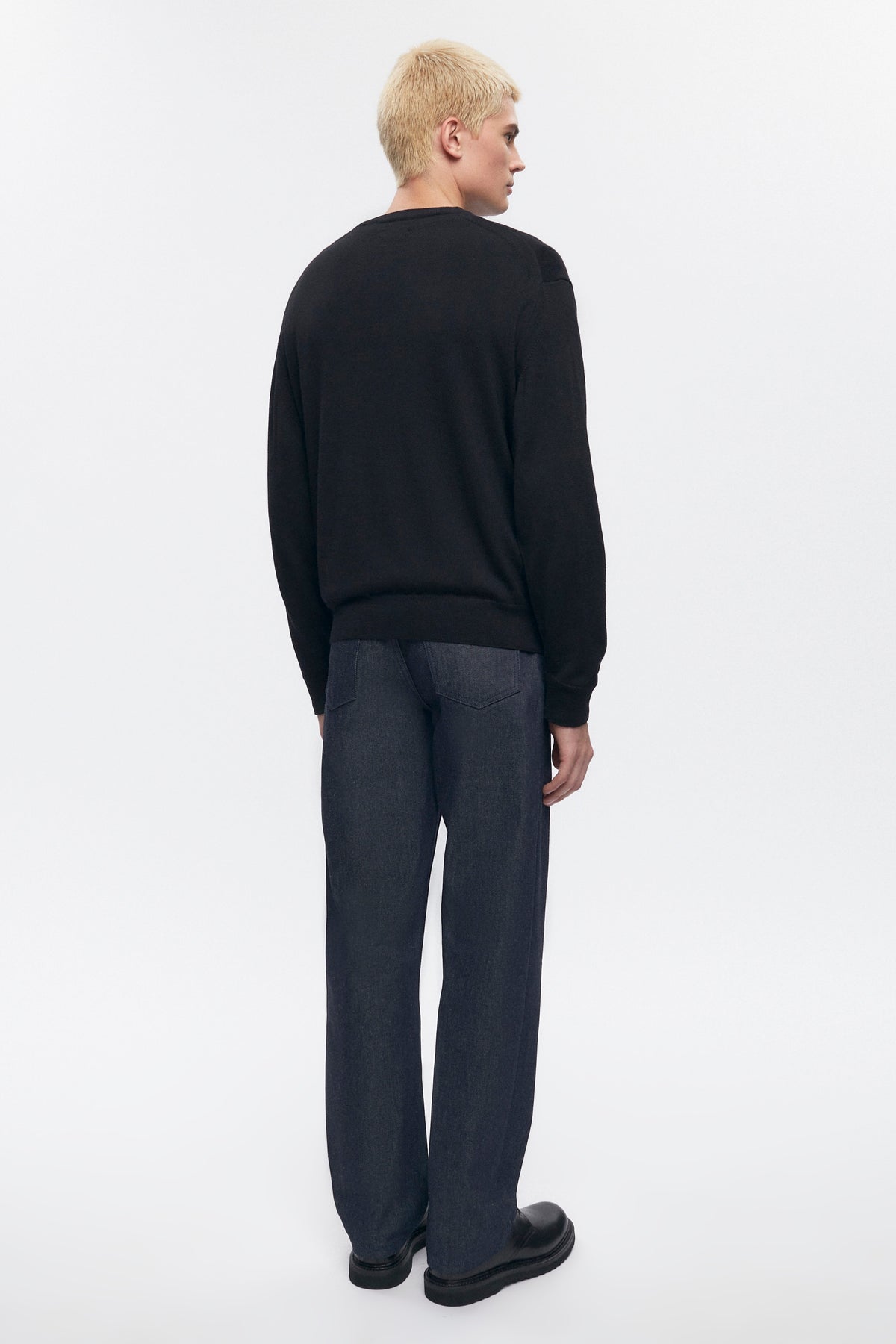 Pull à col rond en laine mérinos fine pour homme en noir