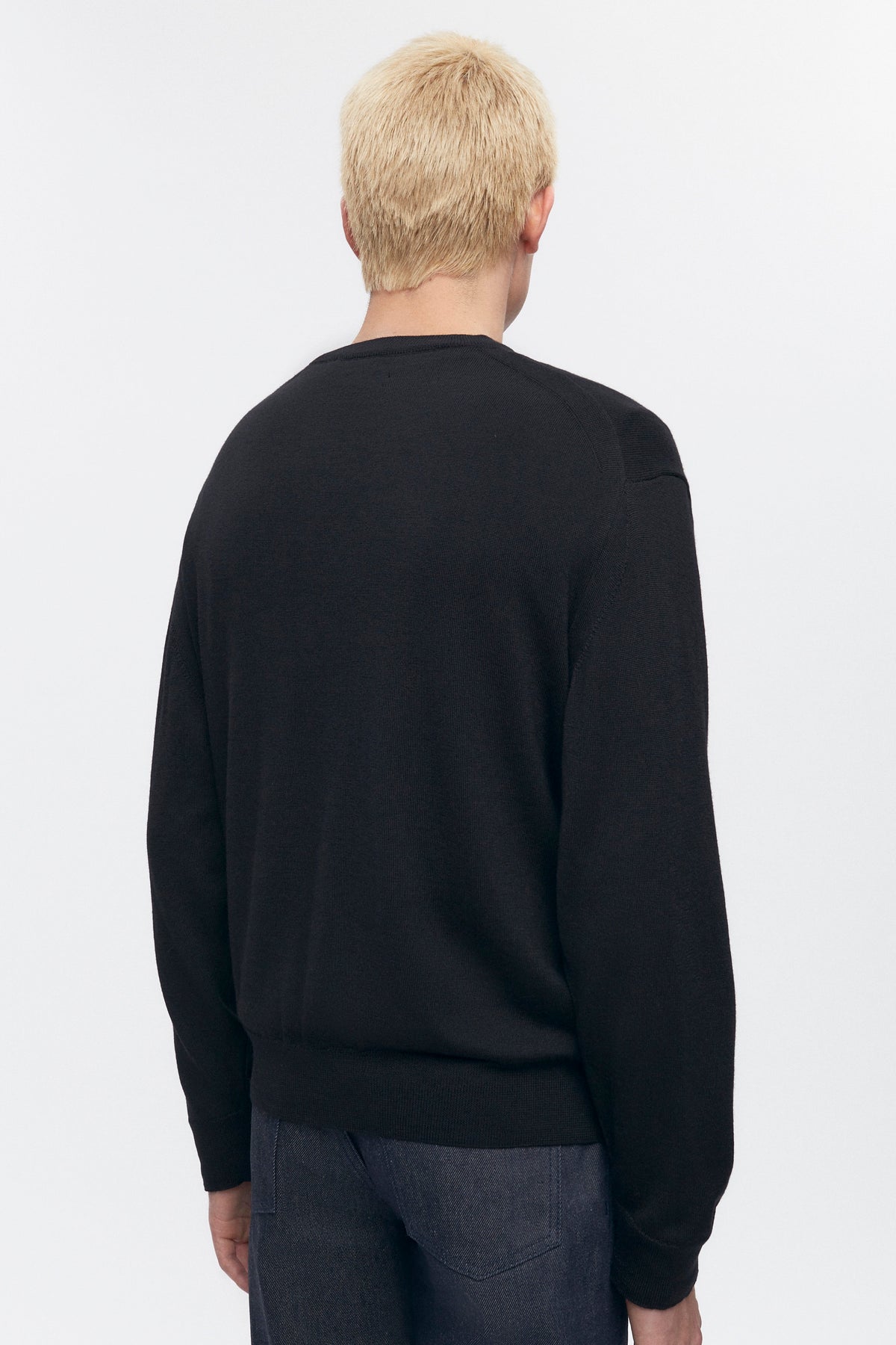 Pull à col rond en laine mérinos fine pour homme en noir